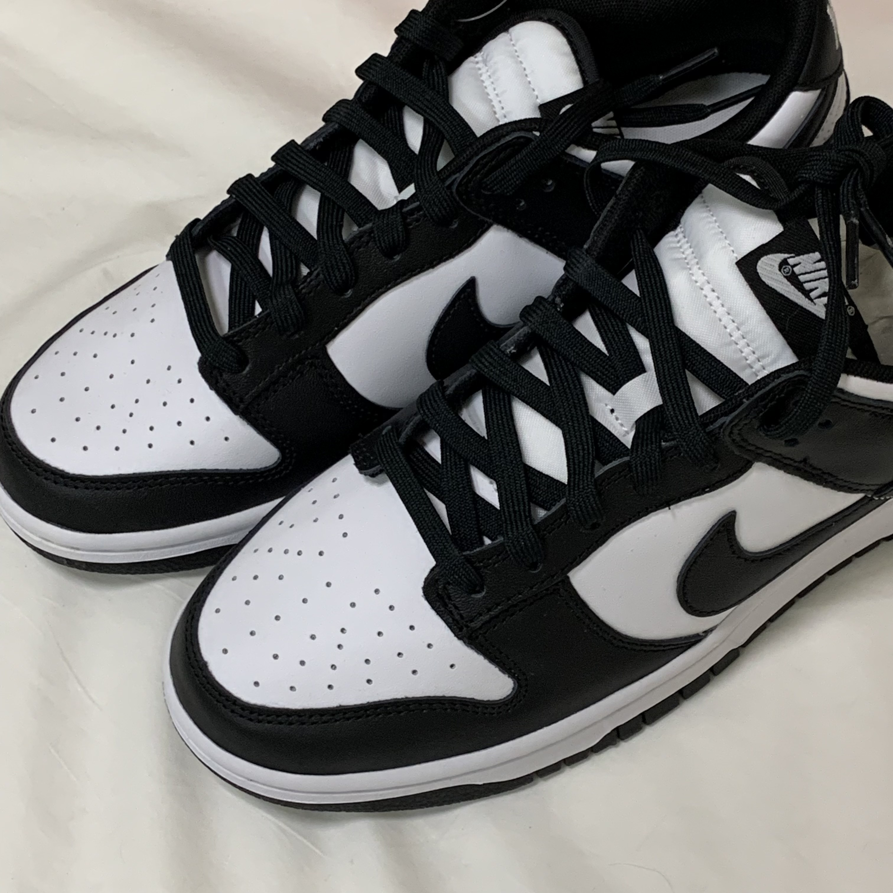 Nike Dunk Low Retro Black 착용 스타일 - 1
