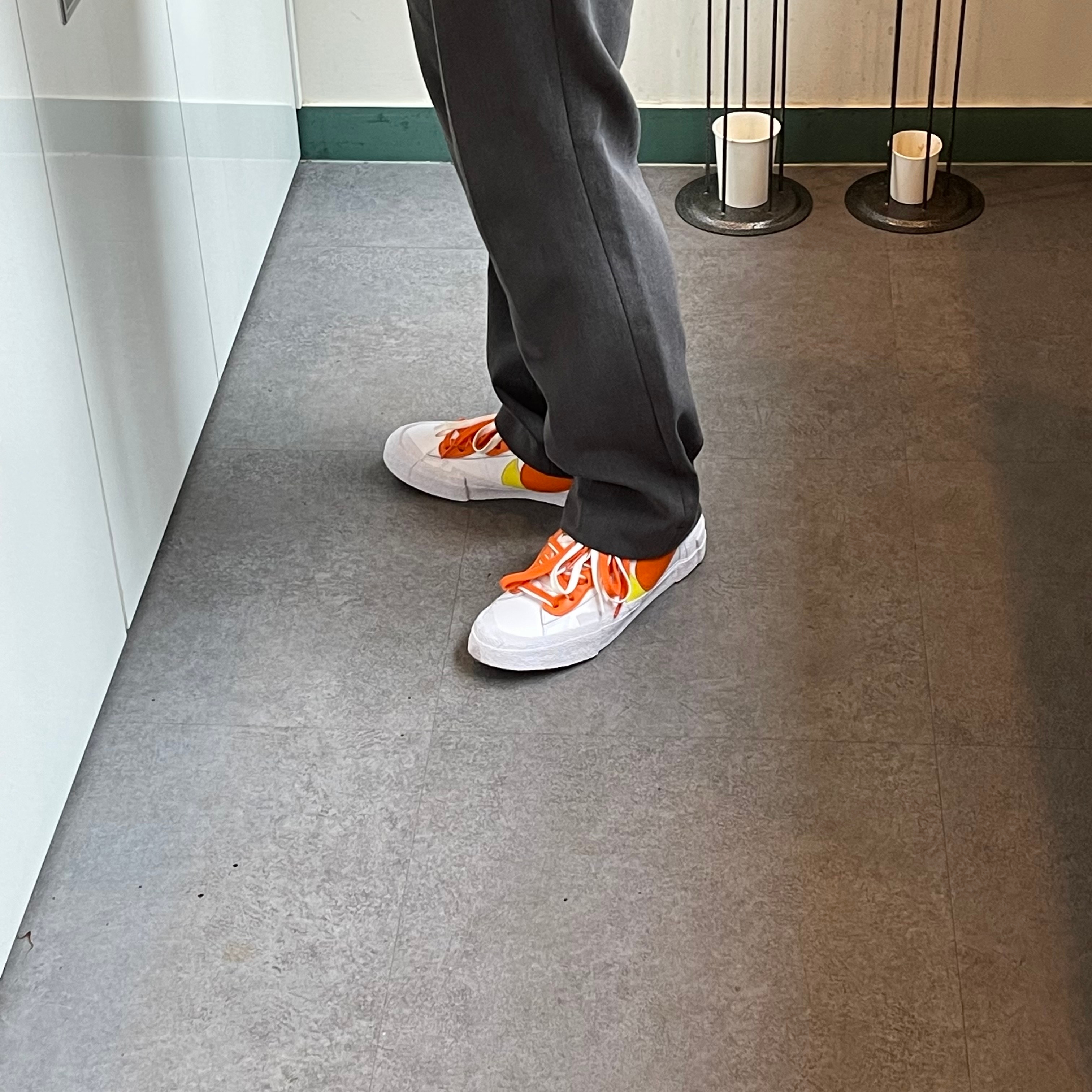 Nike x Sacai Blazer Low Magma Orange 착용 스타일 - 2