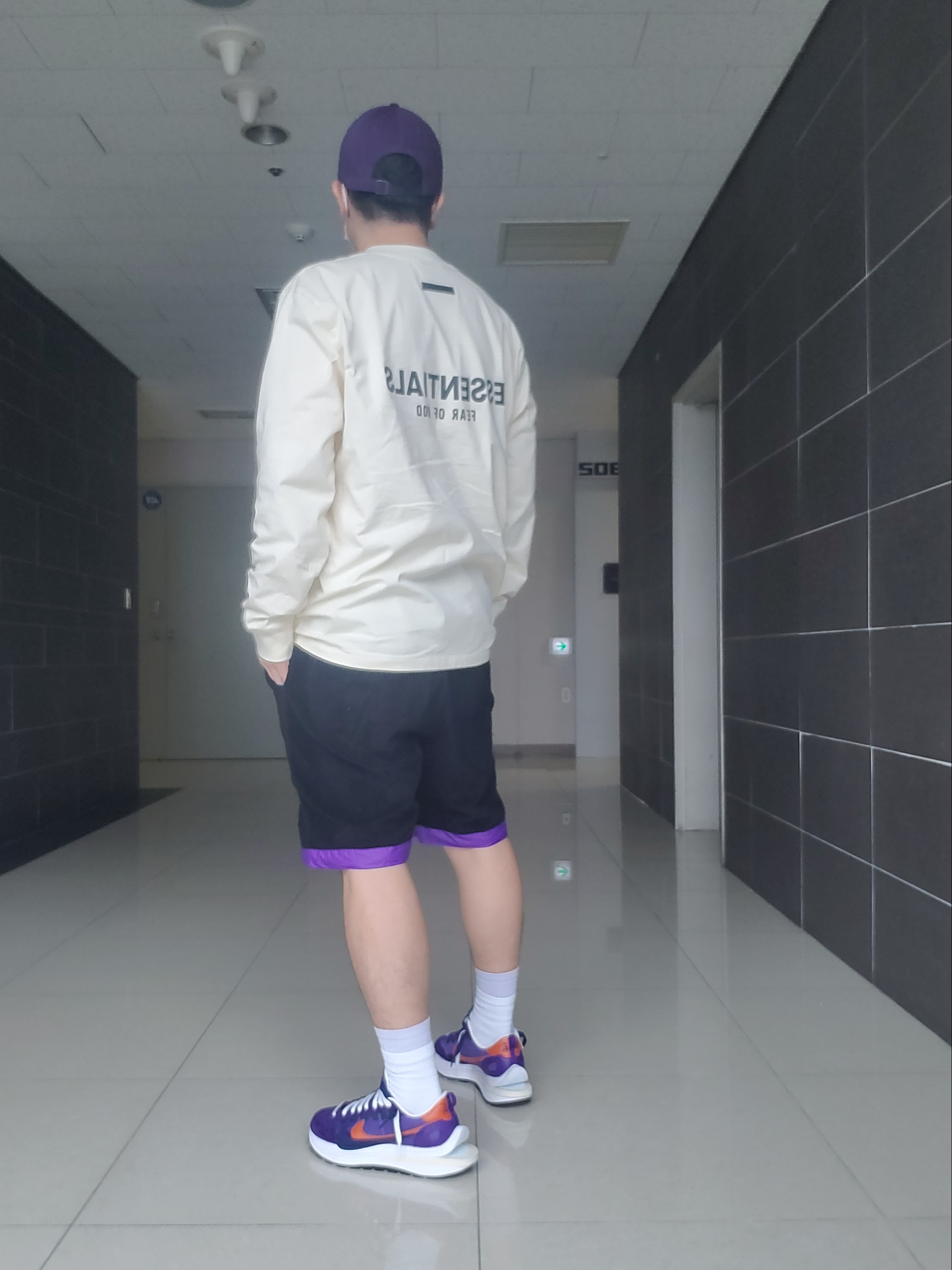 Nike x Sacai VaporWaffle Dark Iris, Essentials Long Sleeve T-Shirt Cream - 21SS 착용 스타일