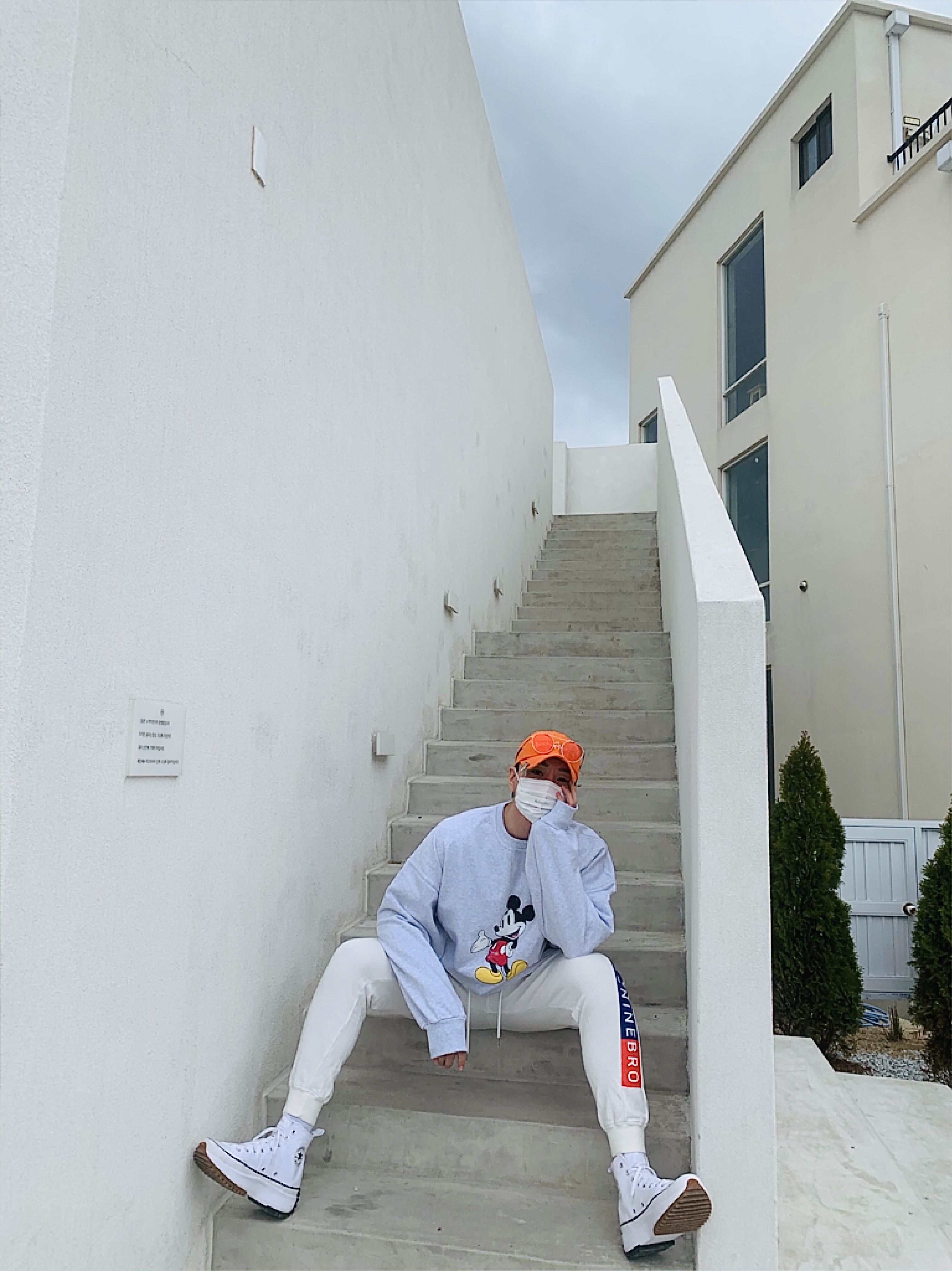 Converse x JW Anderson Run Star Hike Hi White 착용 스타일