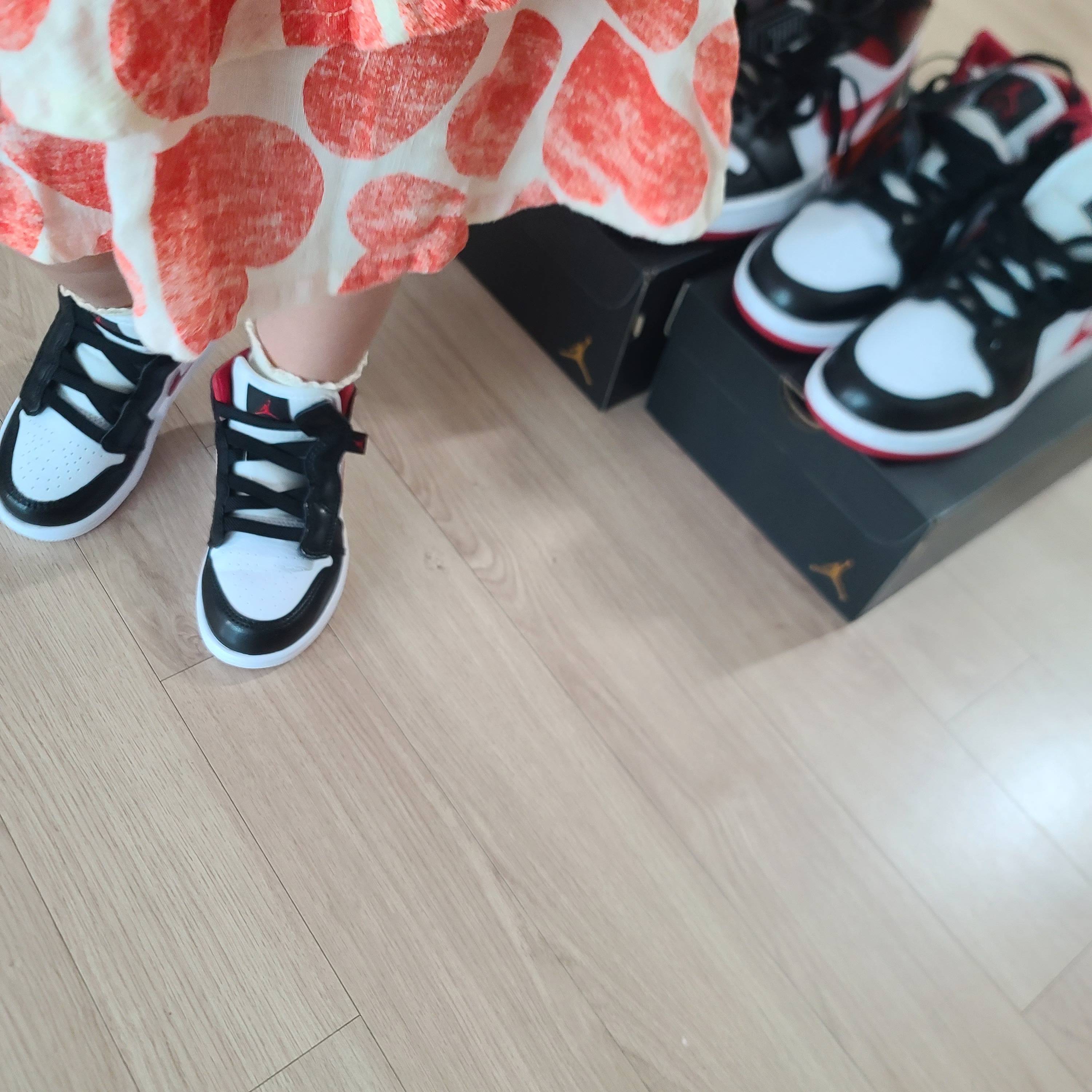(GS) Jordan 1 Mid Gym Red Black White, (PS) Jordan 1 Mid Alt Gym Red Black White 착용 스타일 - 2