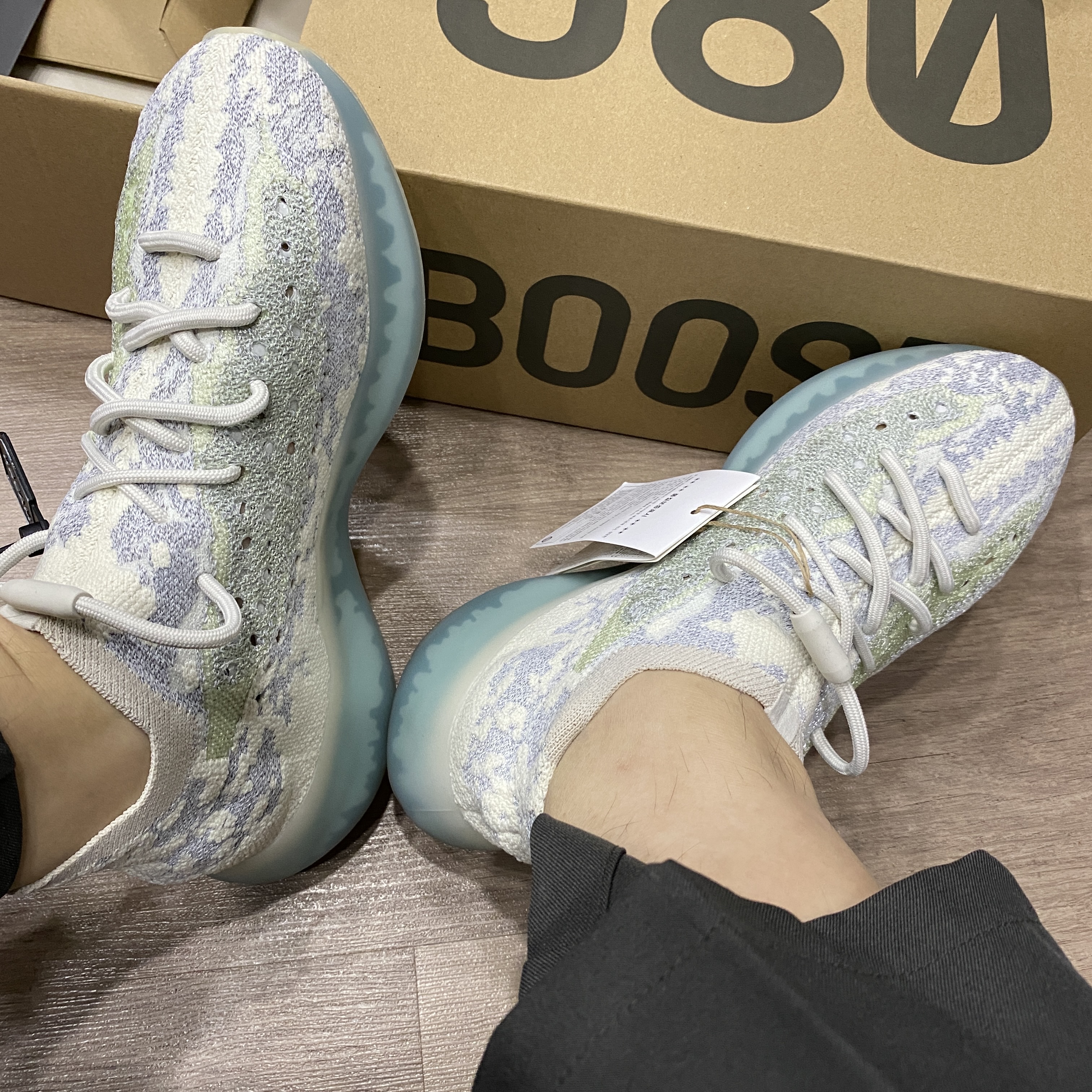 Adidas Yeezy Boost 380 Alien Blue - Reflective 착용 스타일