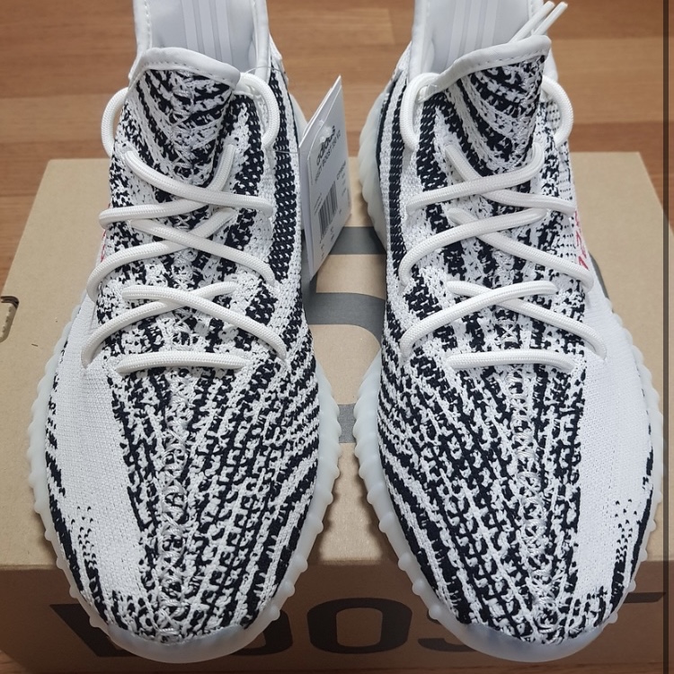 Adidas Yeezy Boost 350 V2 Zebra 2017/2019/2020 착용 스타일