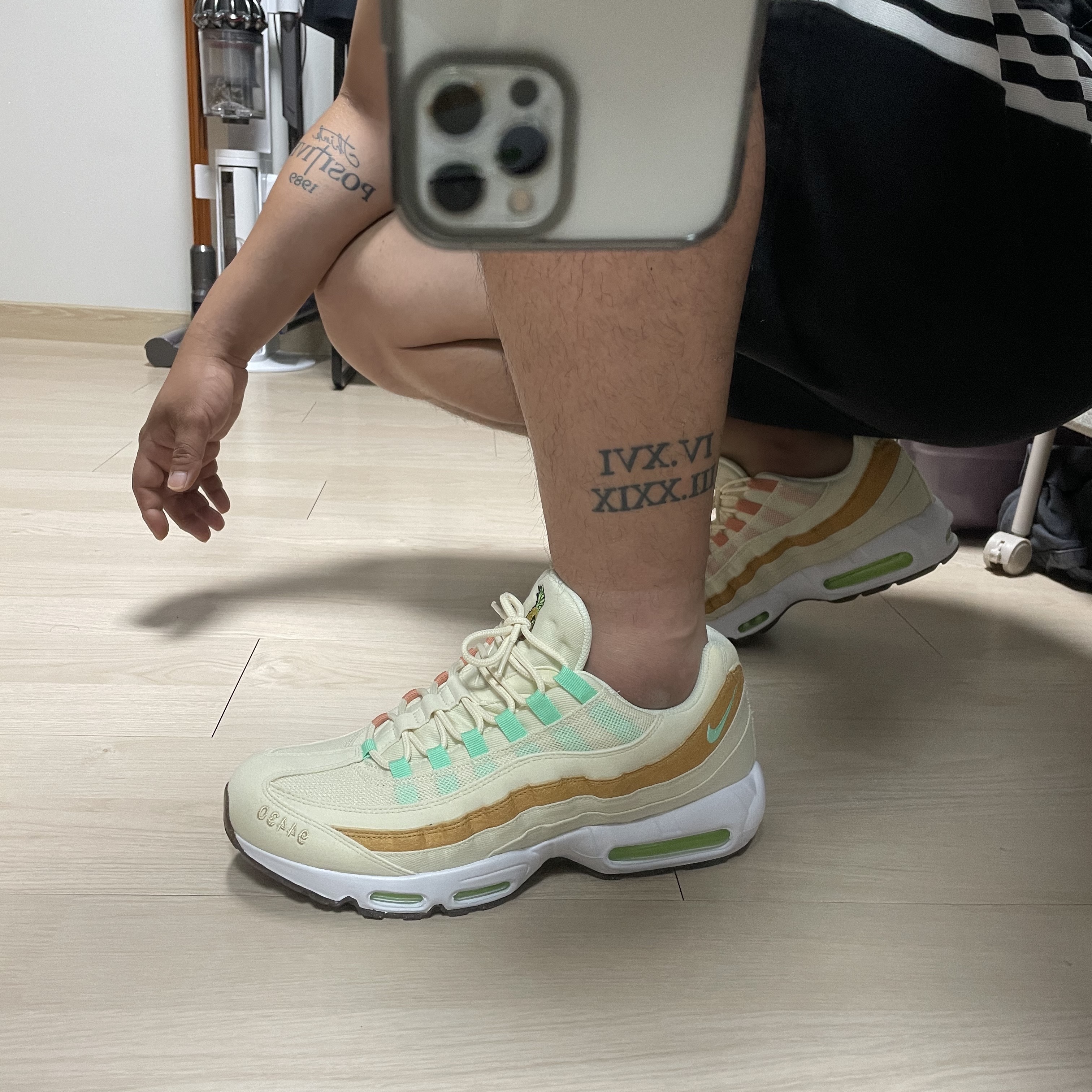Nike Air Max 95 NRG Pineapple 착용 스타일 - 1