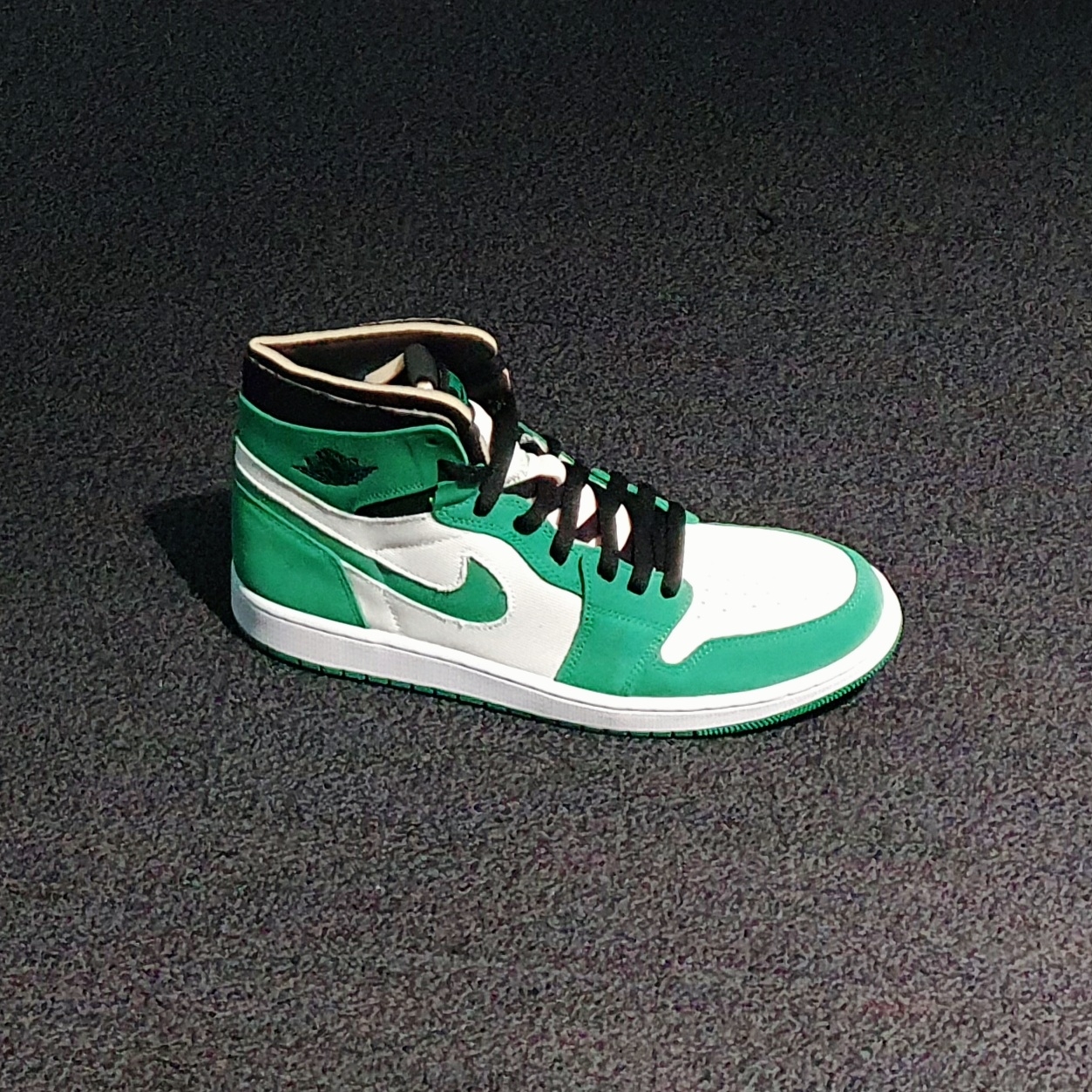 Jordan 1 Zoom Air CMFT Stadium Green 착용 스타일