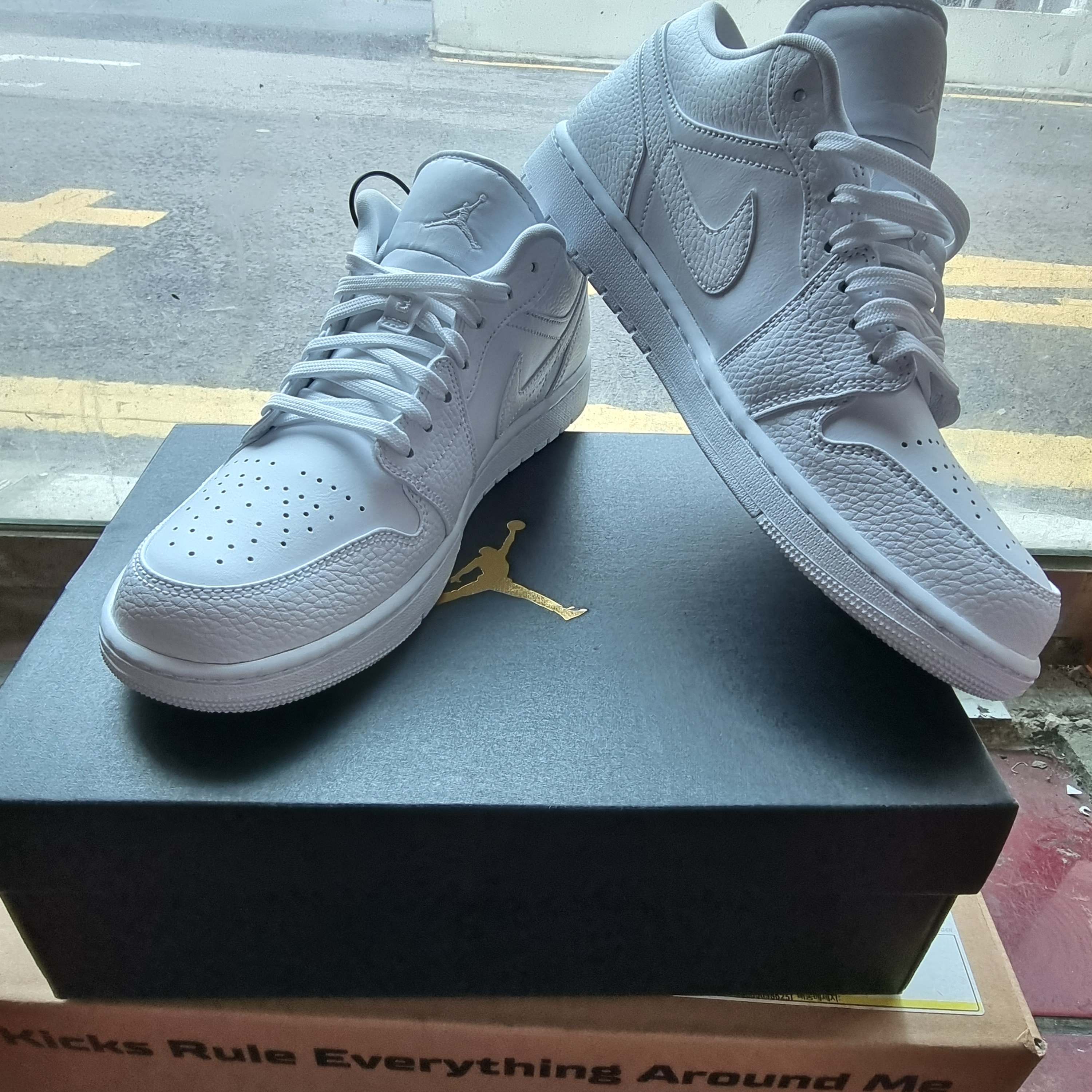 Jordan 1 Low Triple White Tumbled Leather 2020 착용 스타일