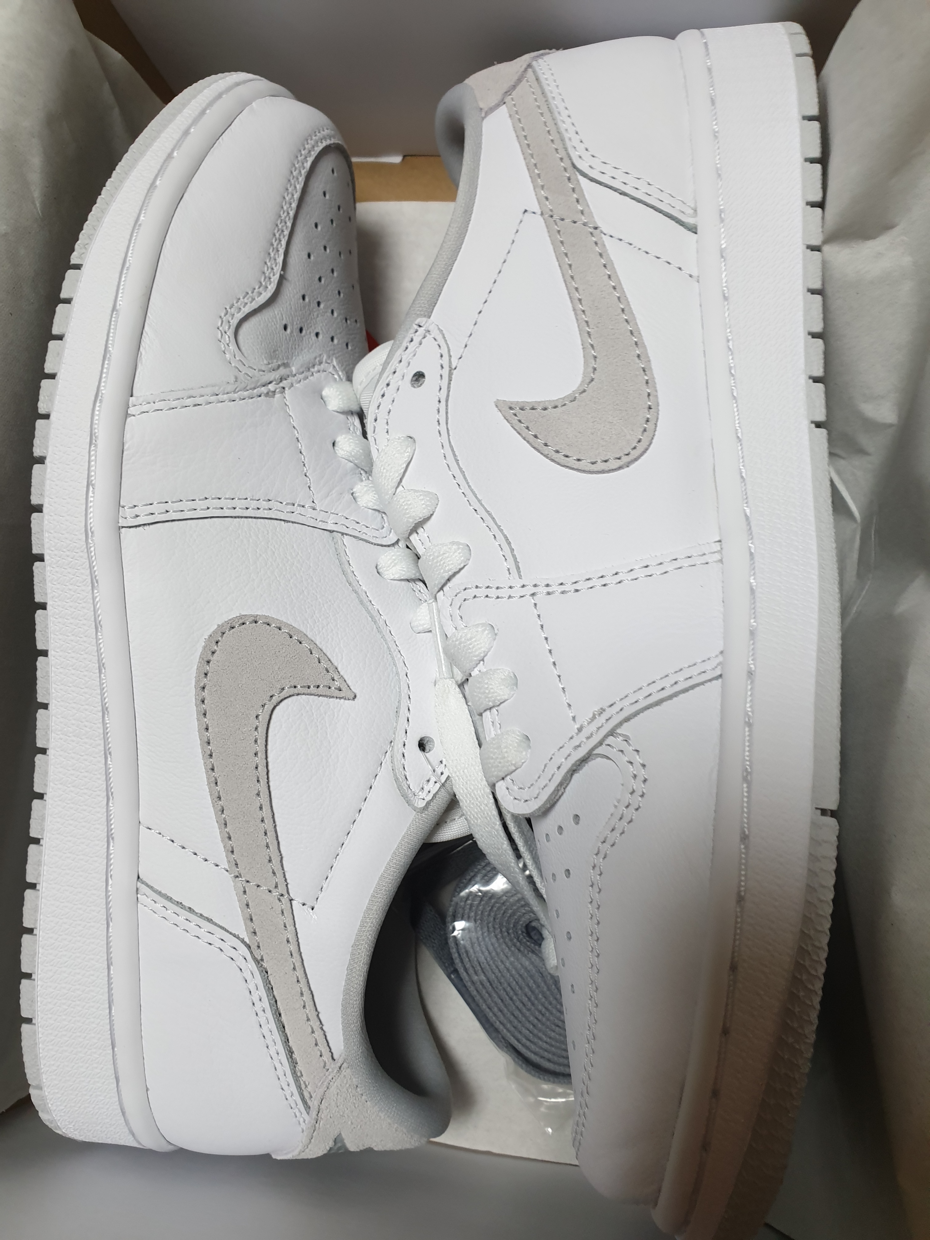 Jordan 1 Low OG Neutral Grey 착용 스타일