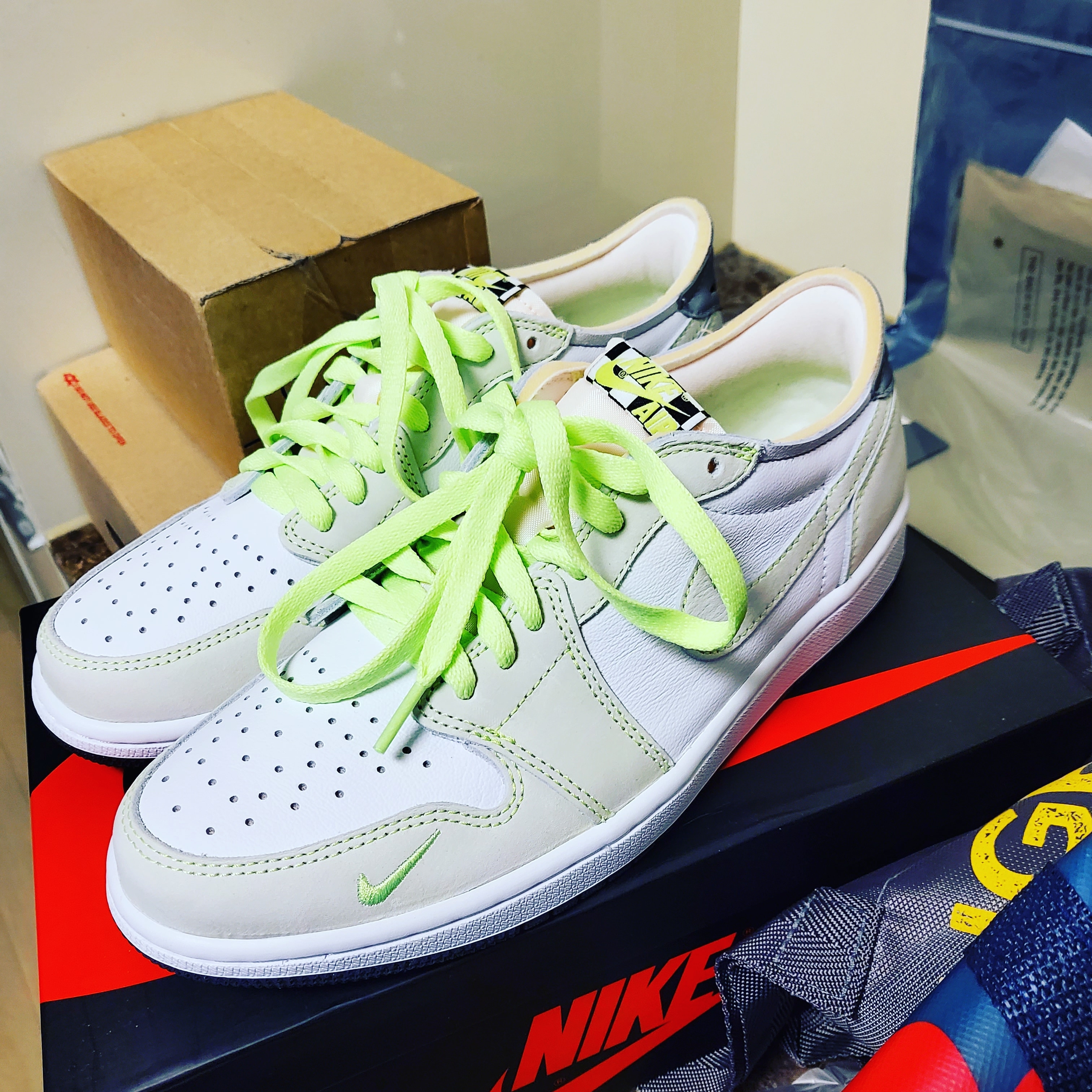 Jordan 1 Low OG Ghost Green 착용 스타일
