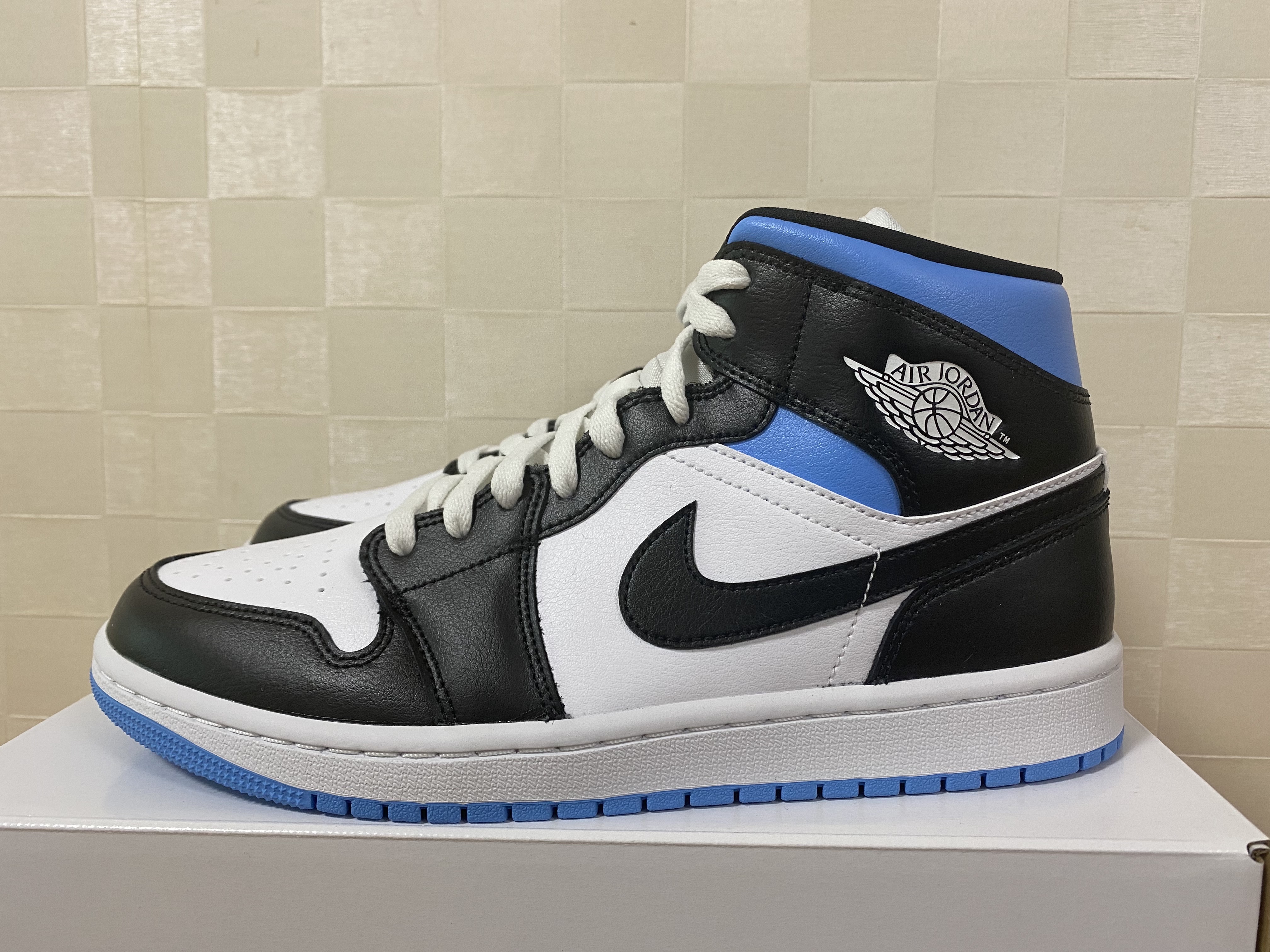 (W) Jordan 1 Mid White Black University Blue 착용 스타일