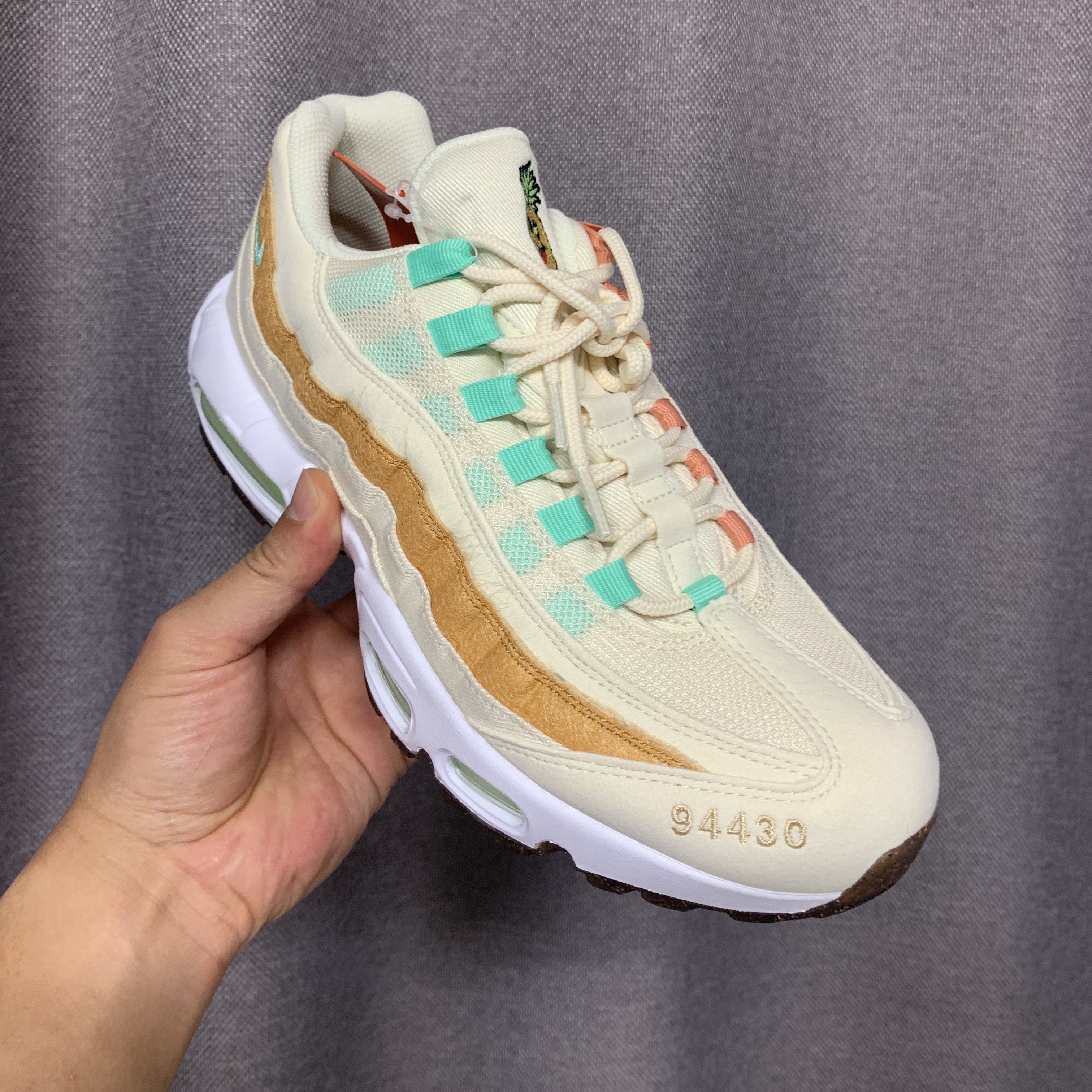 Nike Air Max 95 NRG Pineapple 착용 스타일 - 1