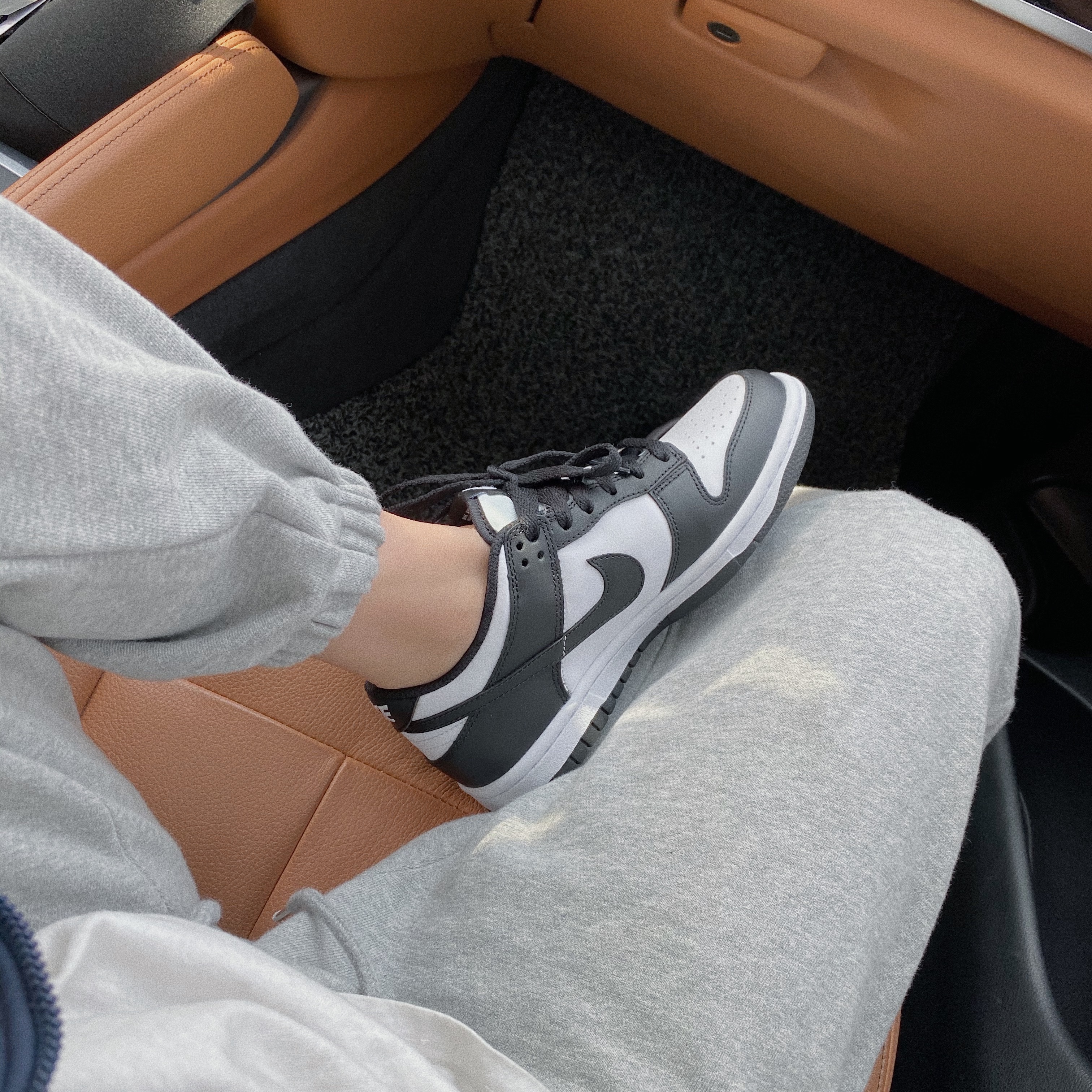 (GS) Nike Dunk Low Black 착용 스타일 - 1