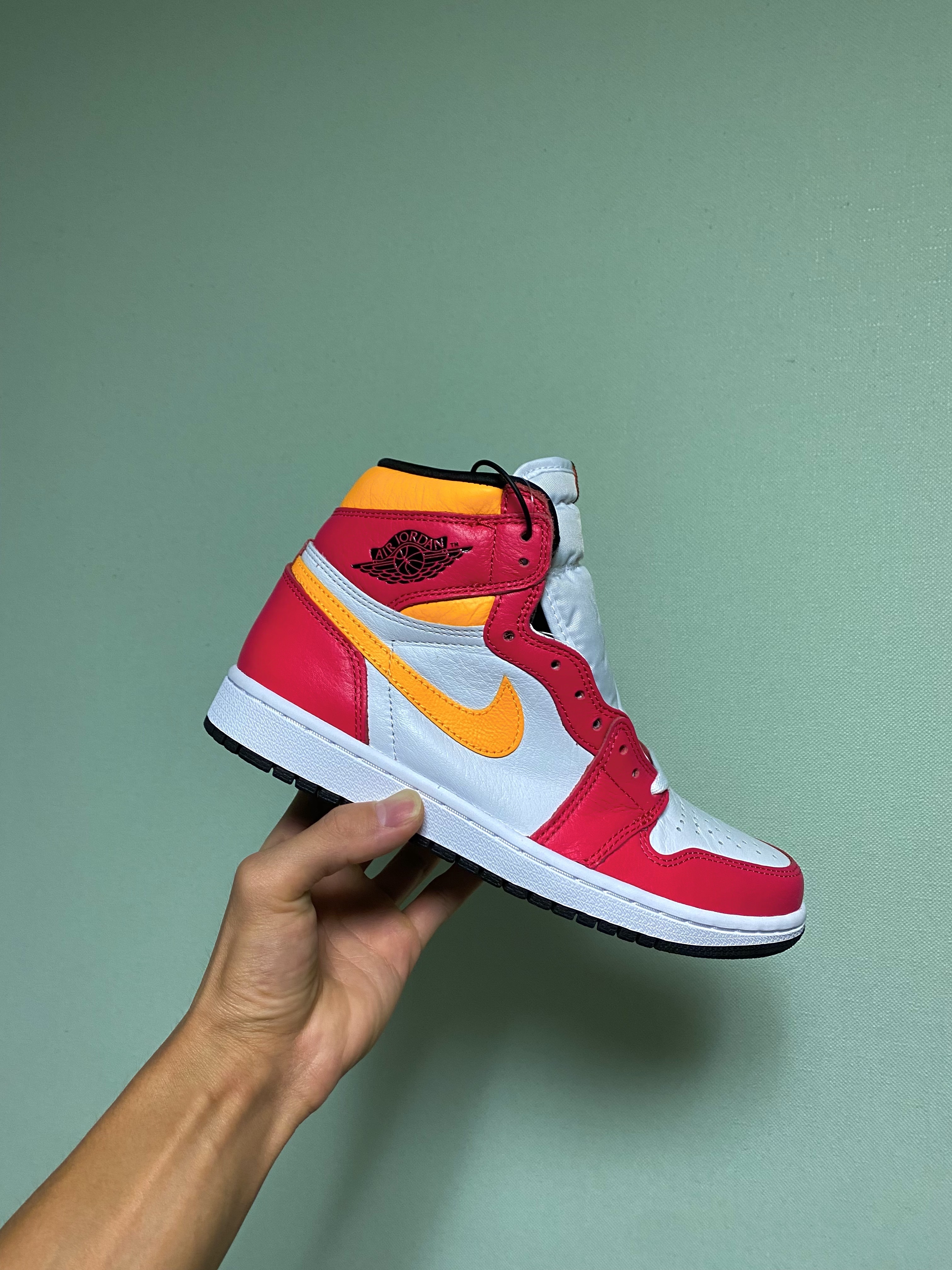 Jordan 1 Retro High OG Light Fusion Red 착용 스타일