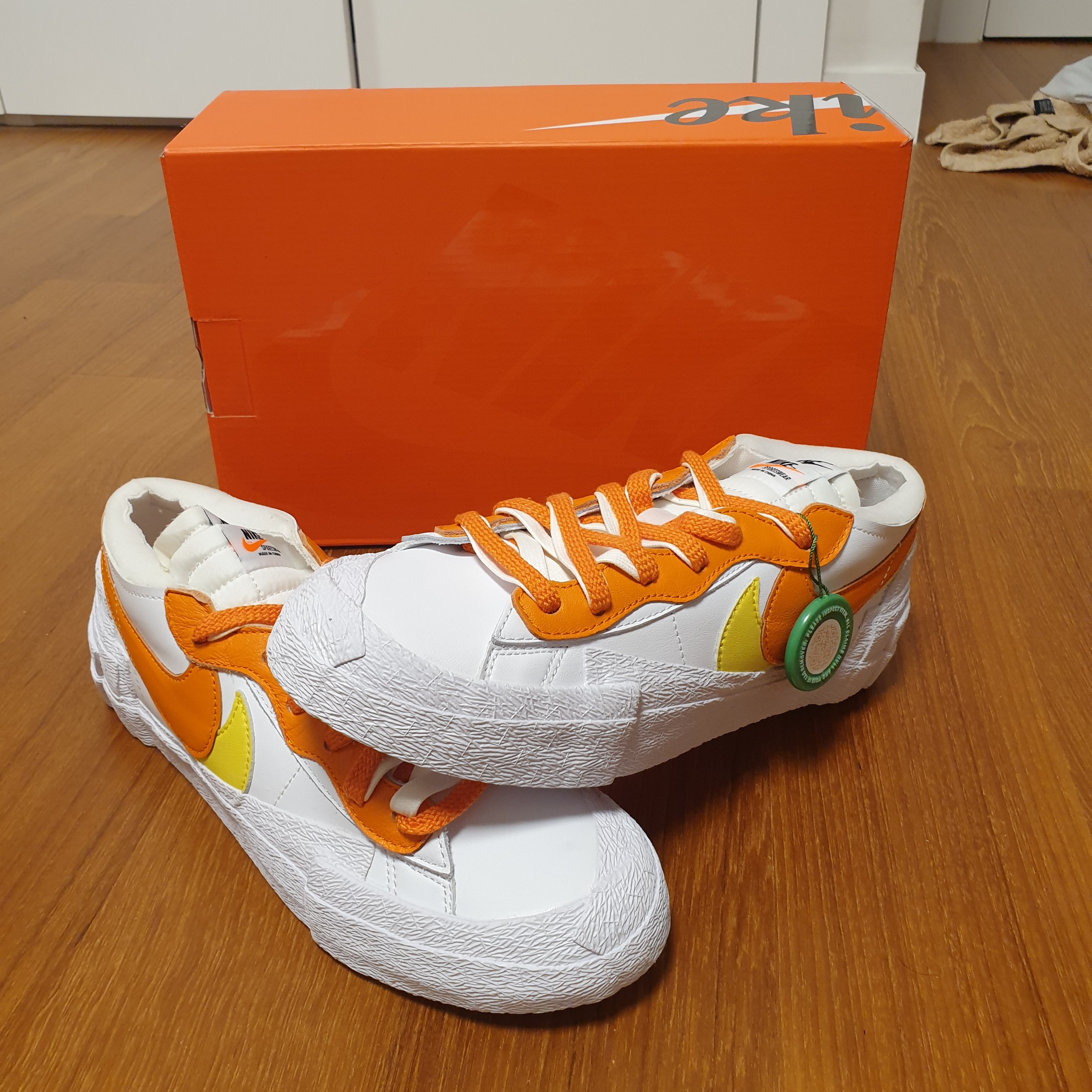 Nike x Sacai Blazer Low Magma Orange 착용 스타일 - 2