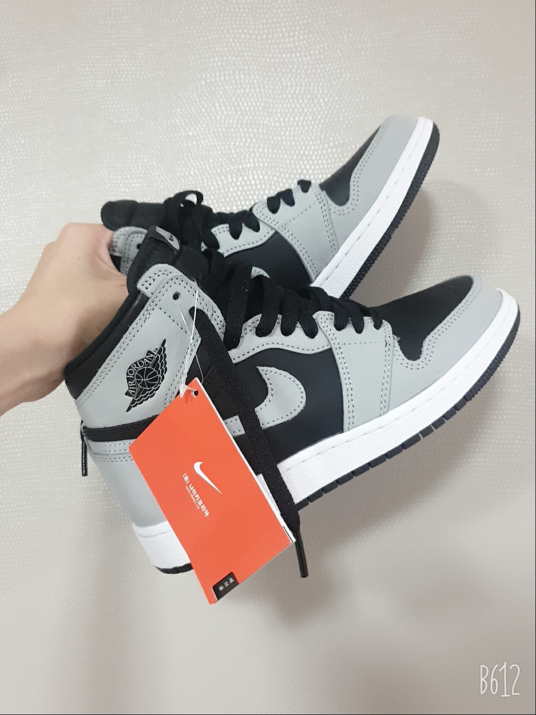 (GS) Jordan 1 Retro High OG Shadow 2.0, Jordan 1 Retro High OG Shadow 2.0 착용 스타일 - 3