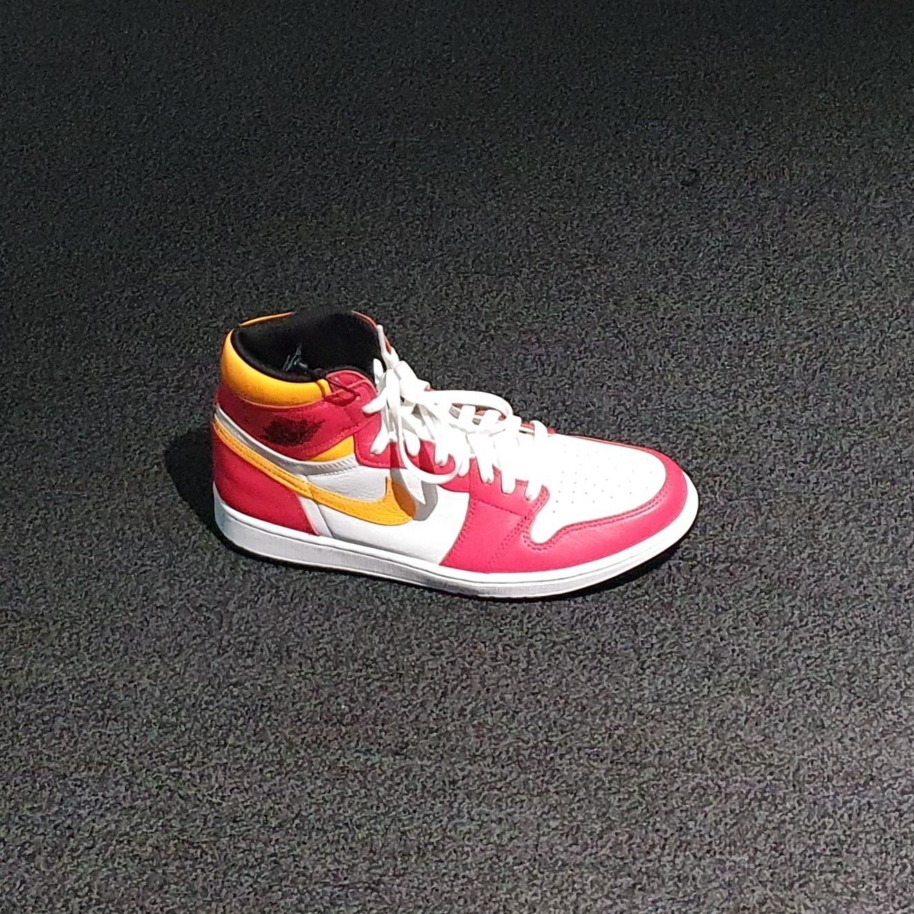 Jordan 1 Retro High OG Light Fusion Red 착용 스타일