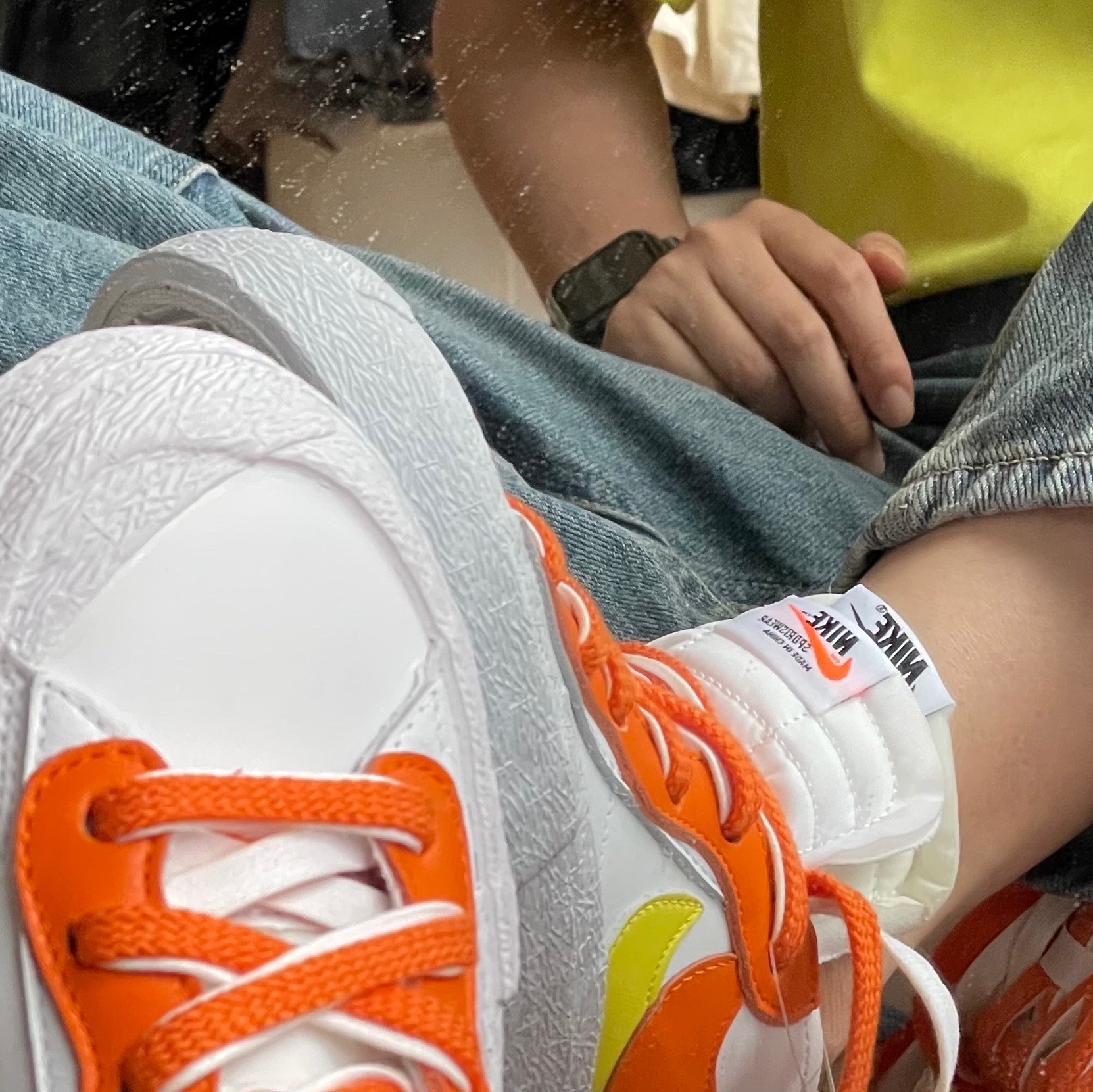 Nike x Sacai Blazer Low Magma Orange, IAB Studio x Asics T-Shirt Lime 착용 스타일 - 4