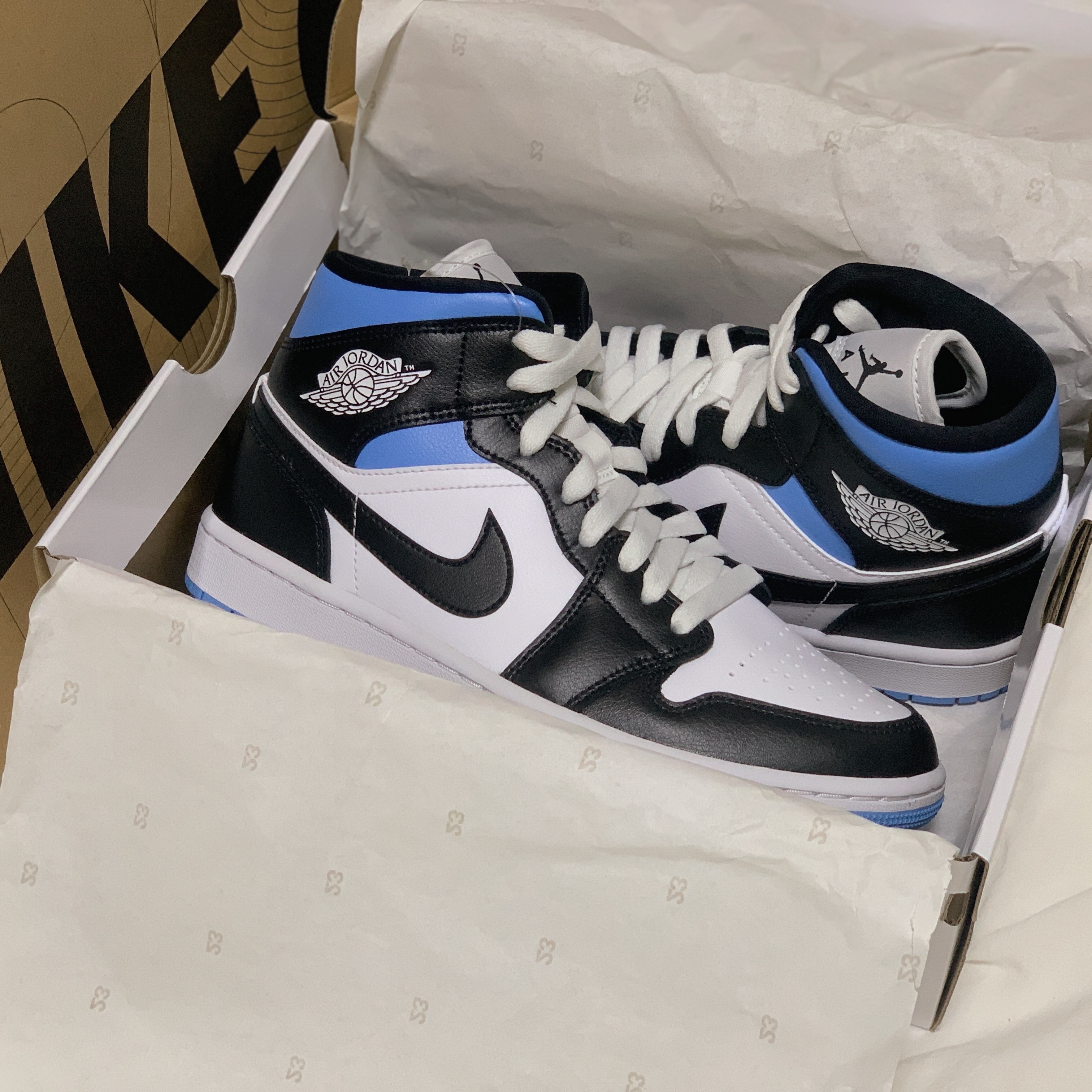 (W) Jordan 1 Mid White Black University Blue 착용 스타일