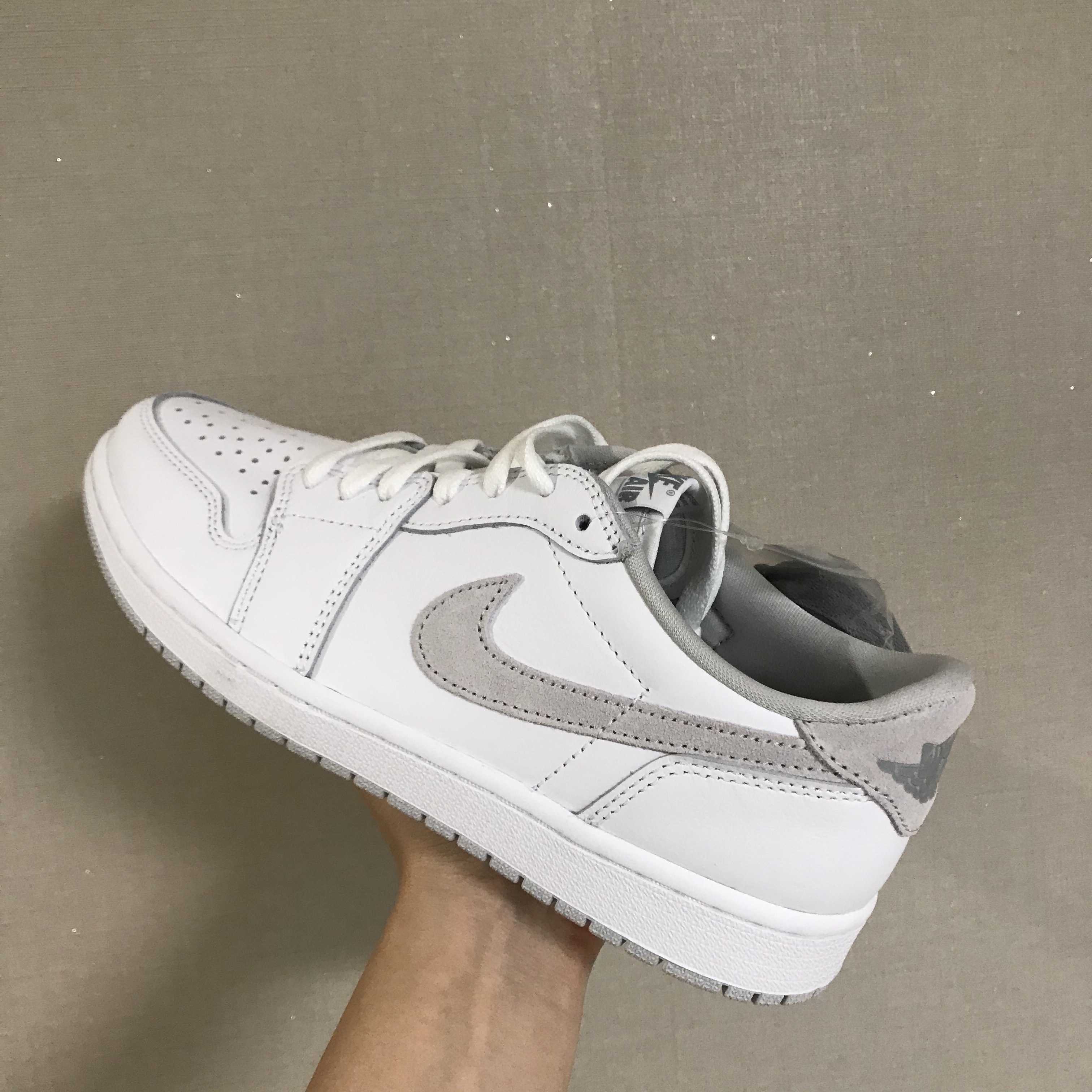 Jordan 1 Low OG Neutral Grey 착용 스타일