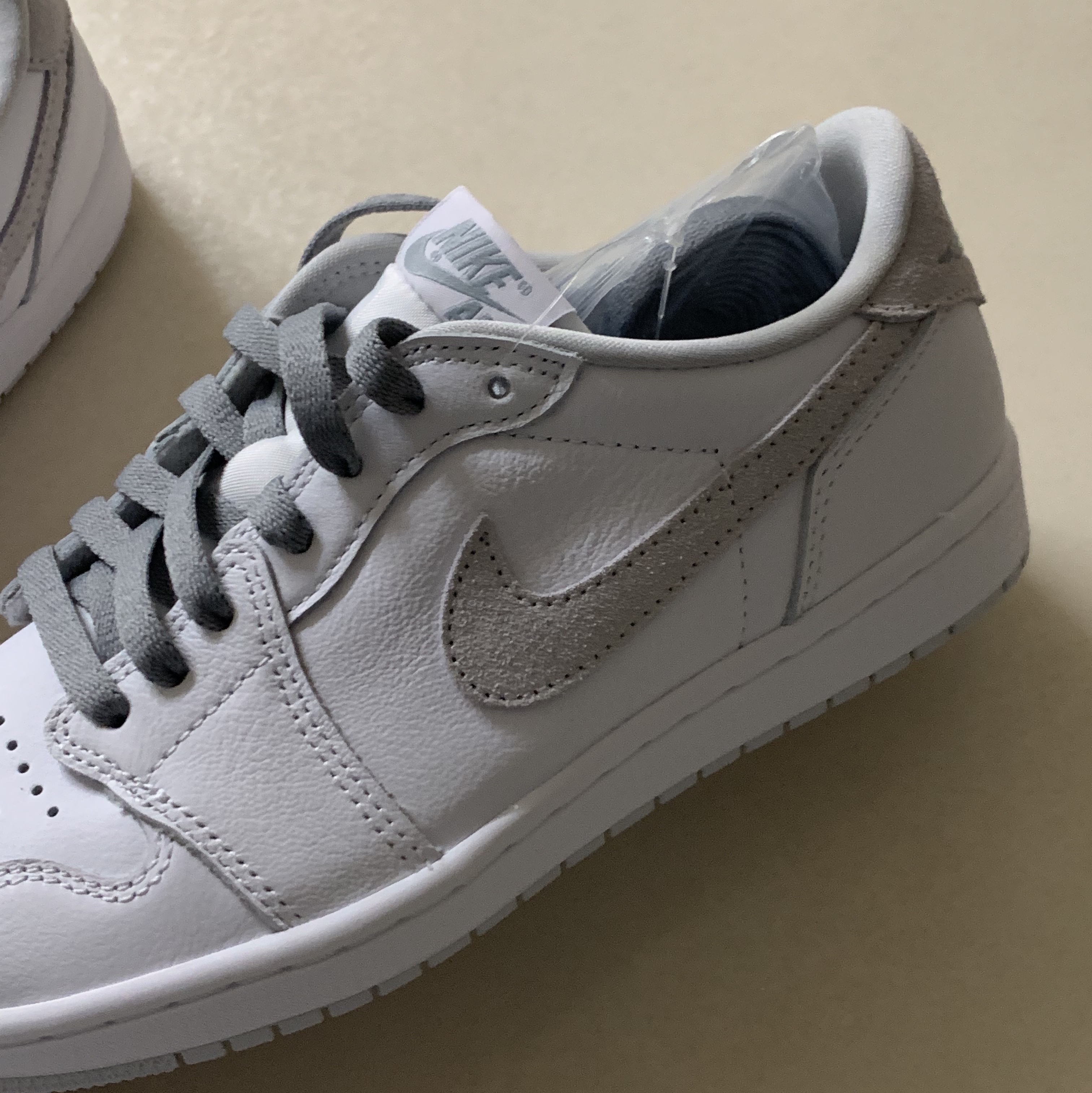 Jordan 1 Low OG Neutral Grey 착용 스타일 - 2
