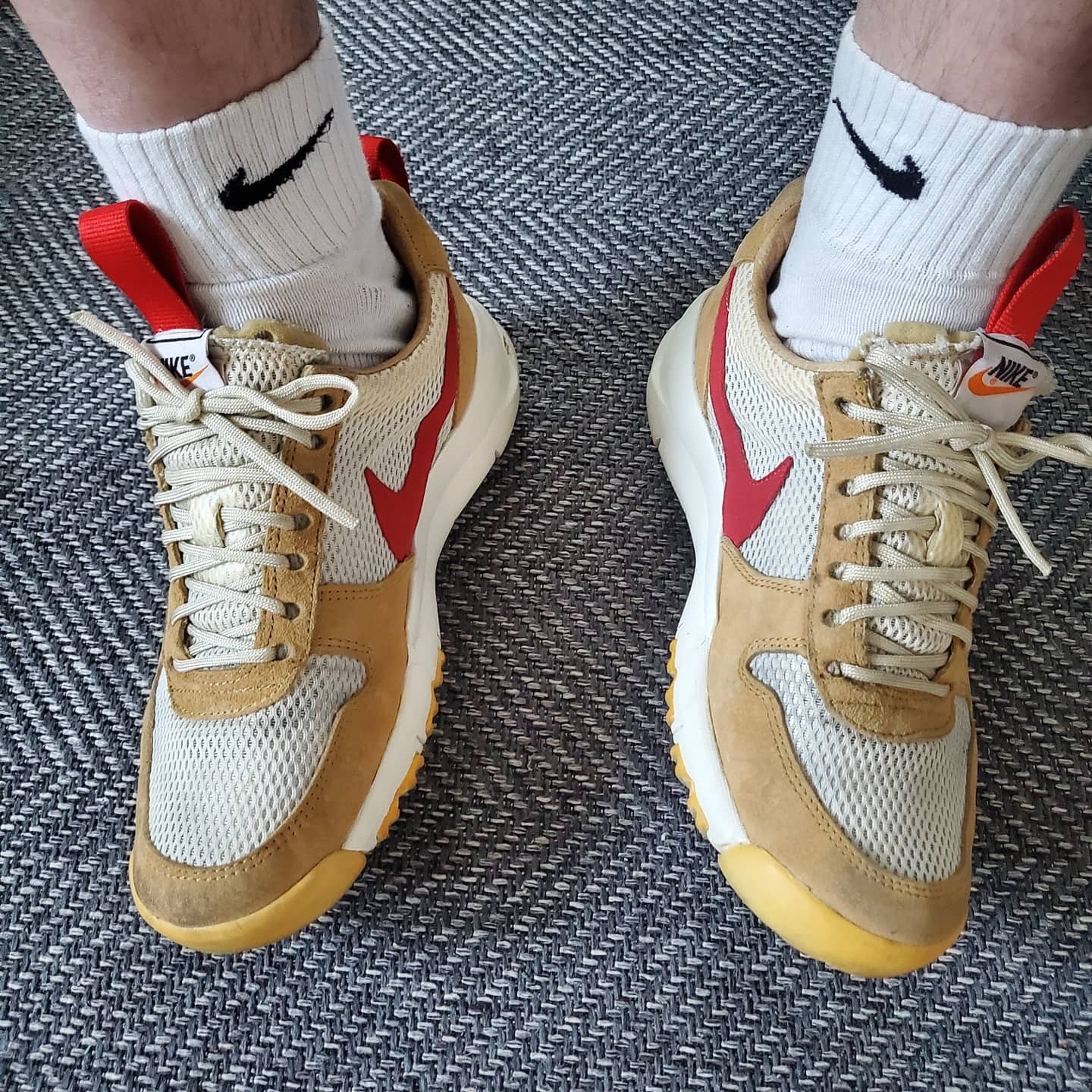 Nike x Tom Sachs Mars Yard Shoe 2.0 Space Camp 착용 스타일 - 2