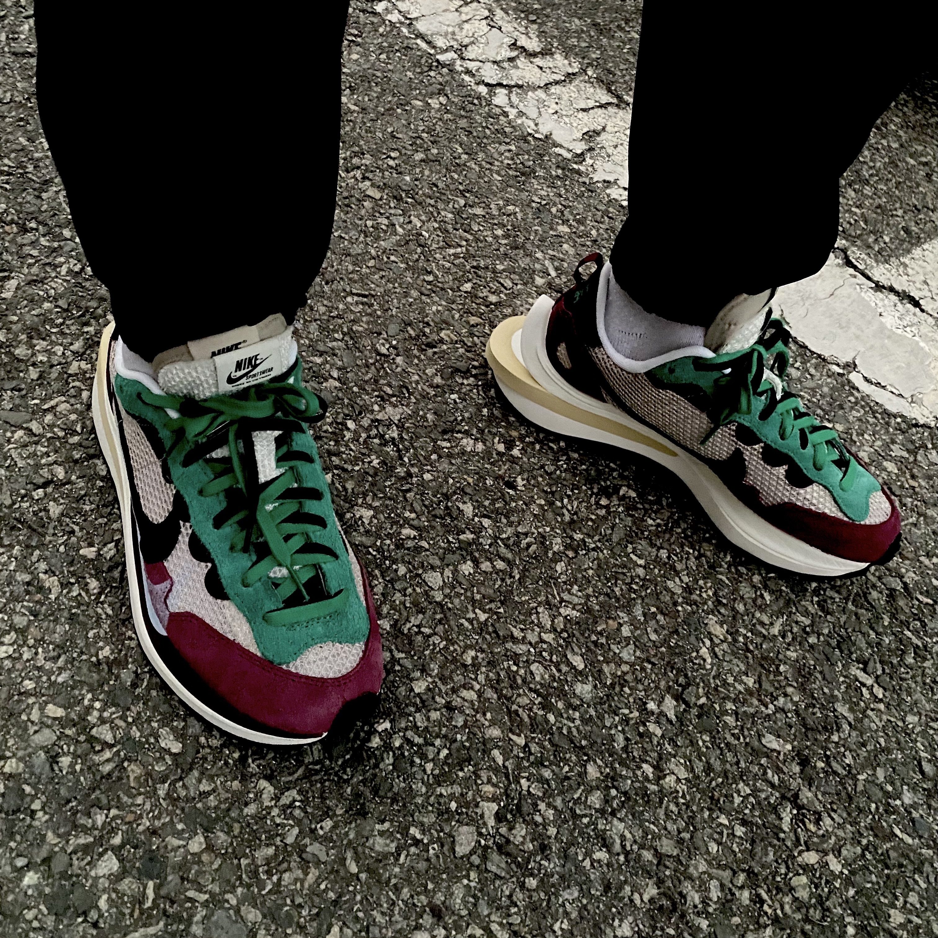 Nike x Sacai VaporWaffle String & Black Villain Red 착용 스타일