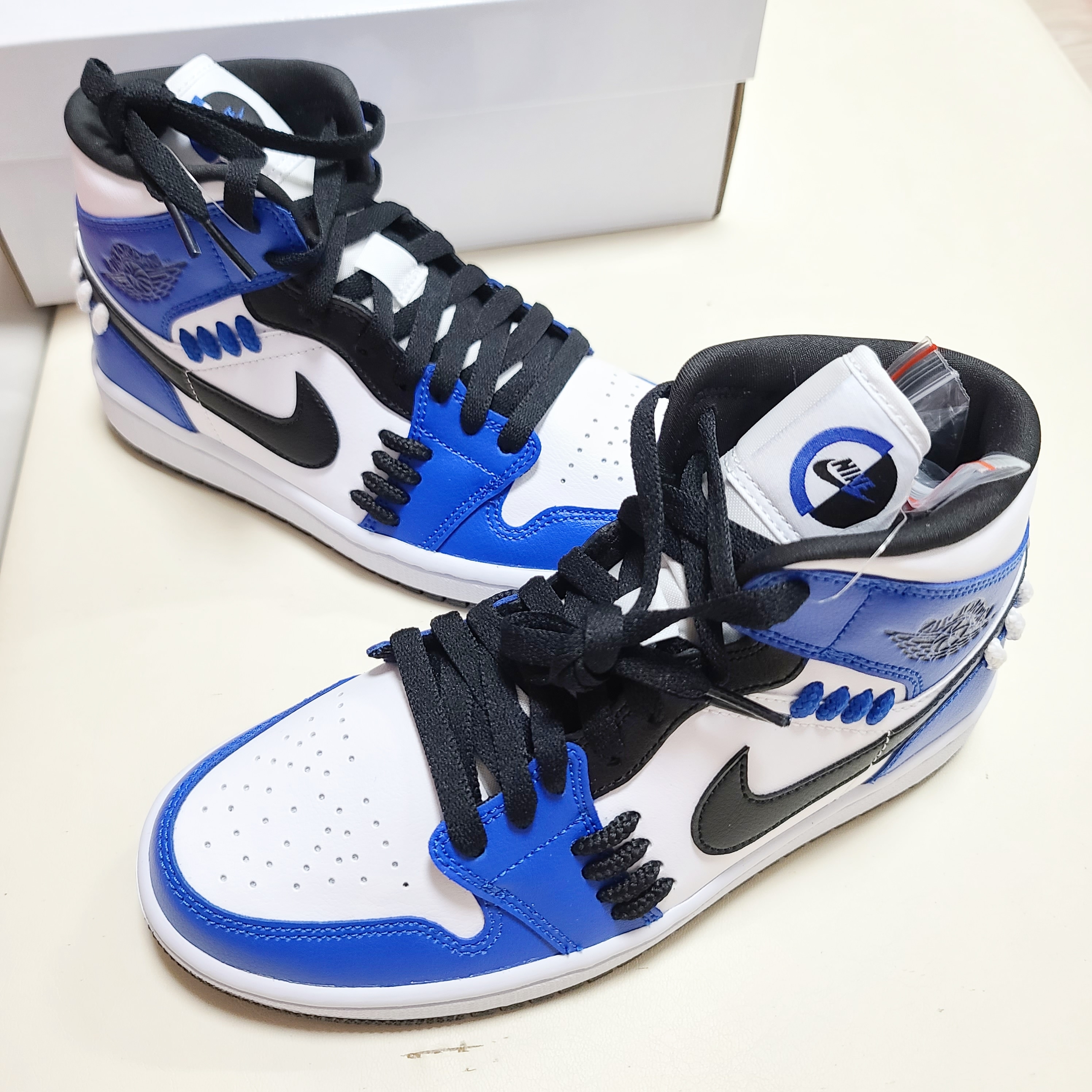 (W) Jordan 1 Mid SE Sisterhood 착용 스타일