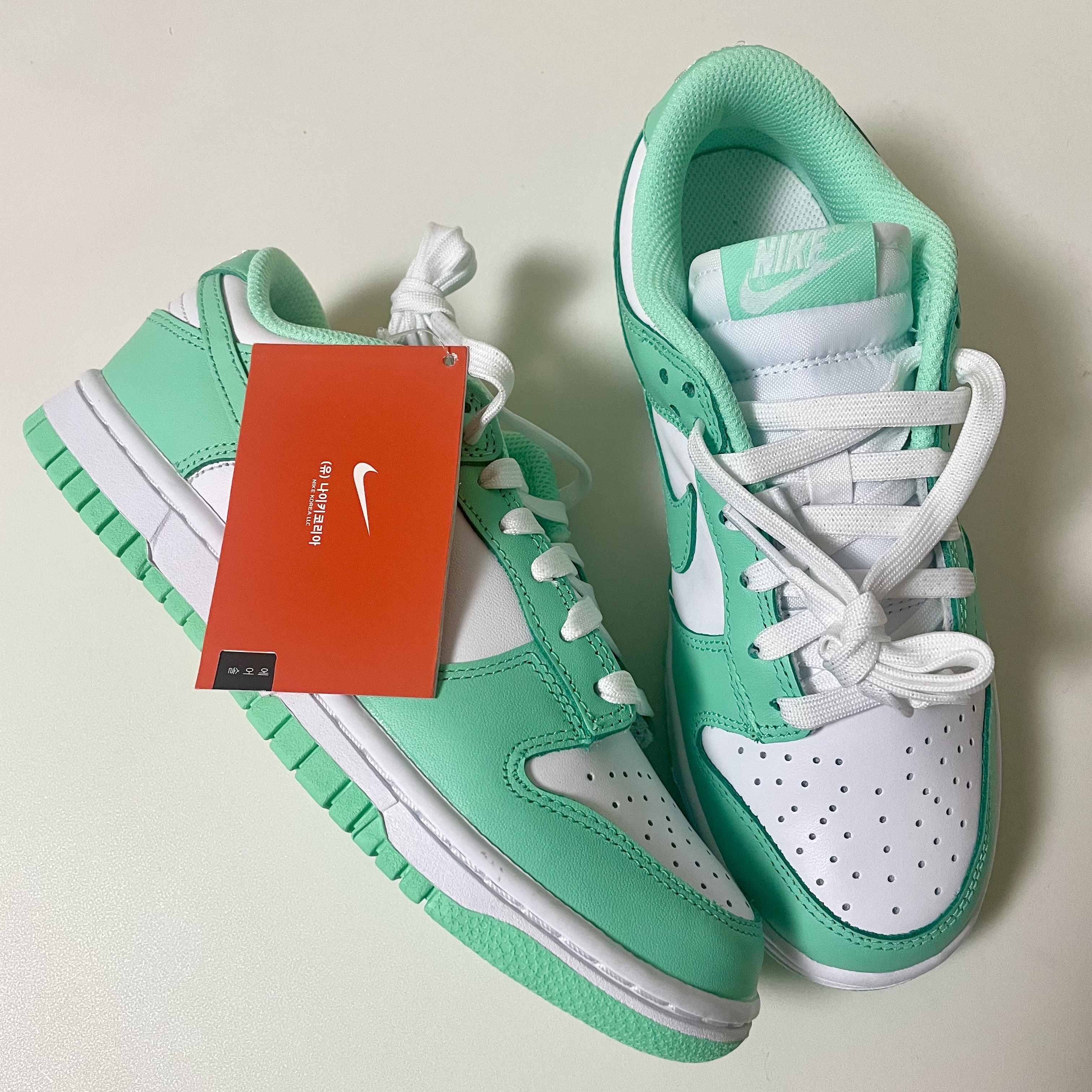 (W) Nike Dunk Low Green Glow 착용 스타일
