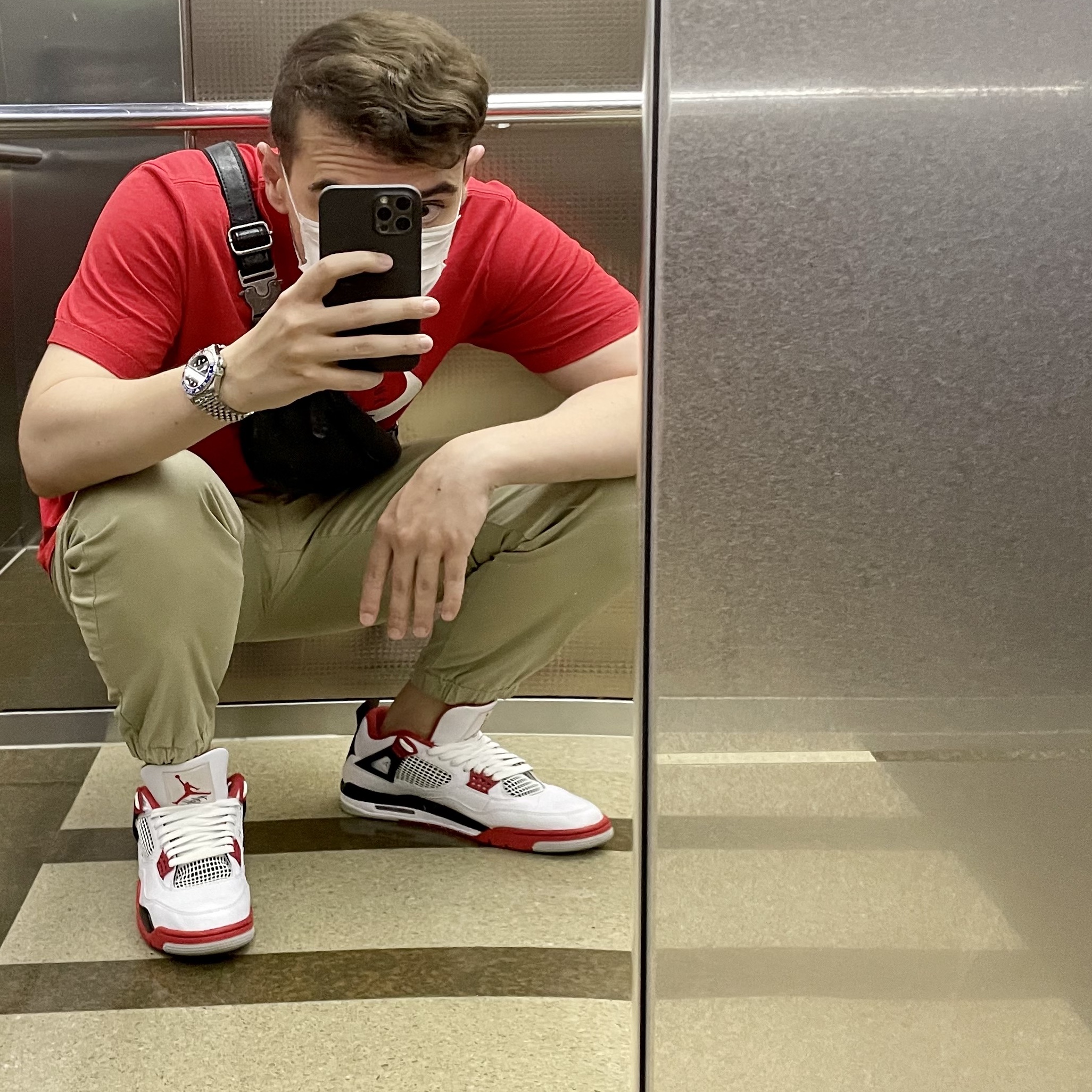Jordan 4 Retro OG Fire Red 2020 착용 스타일 - 1