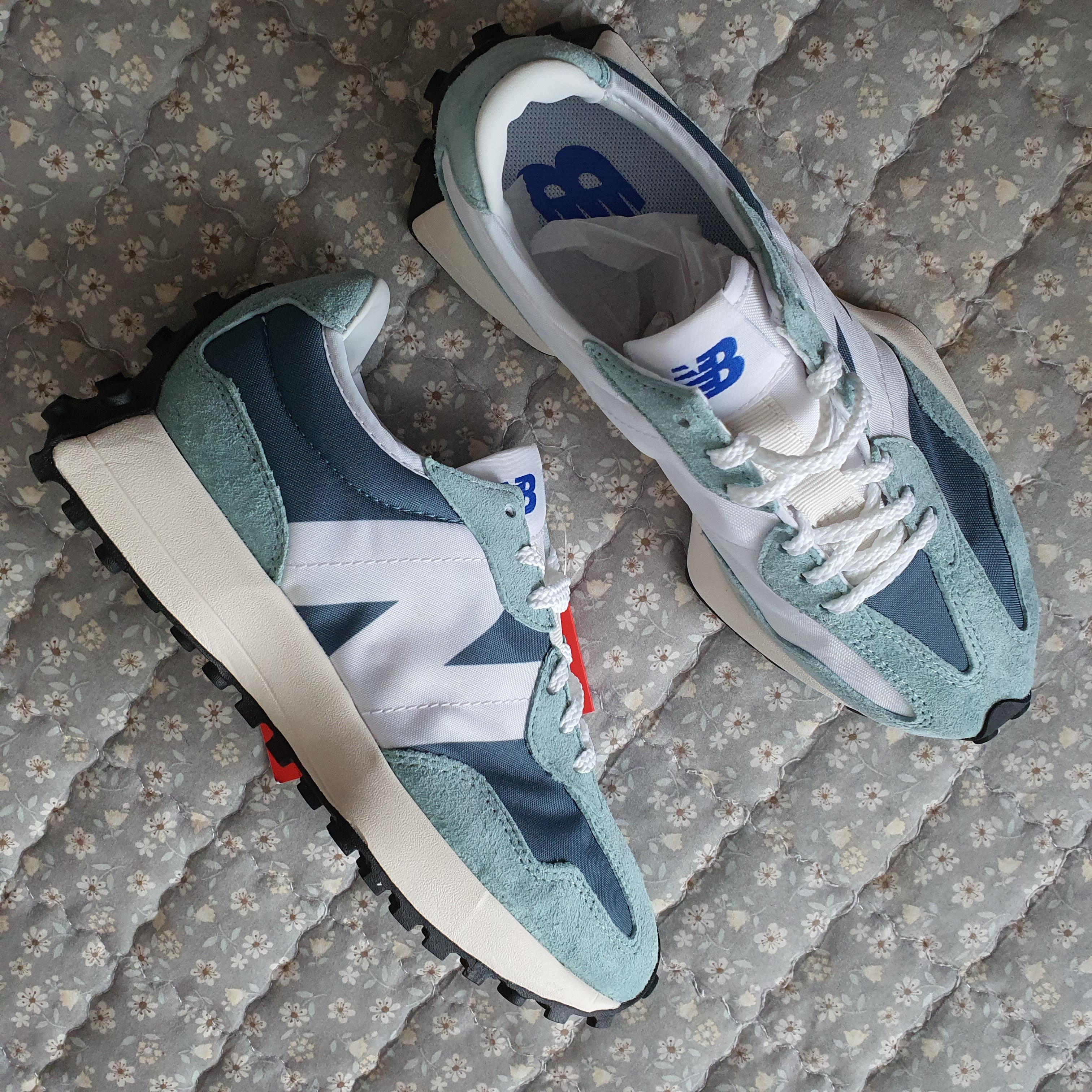 (W) New Balance 327 Teal White 착용 스타일