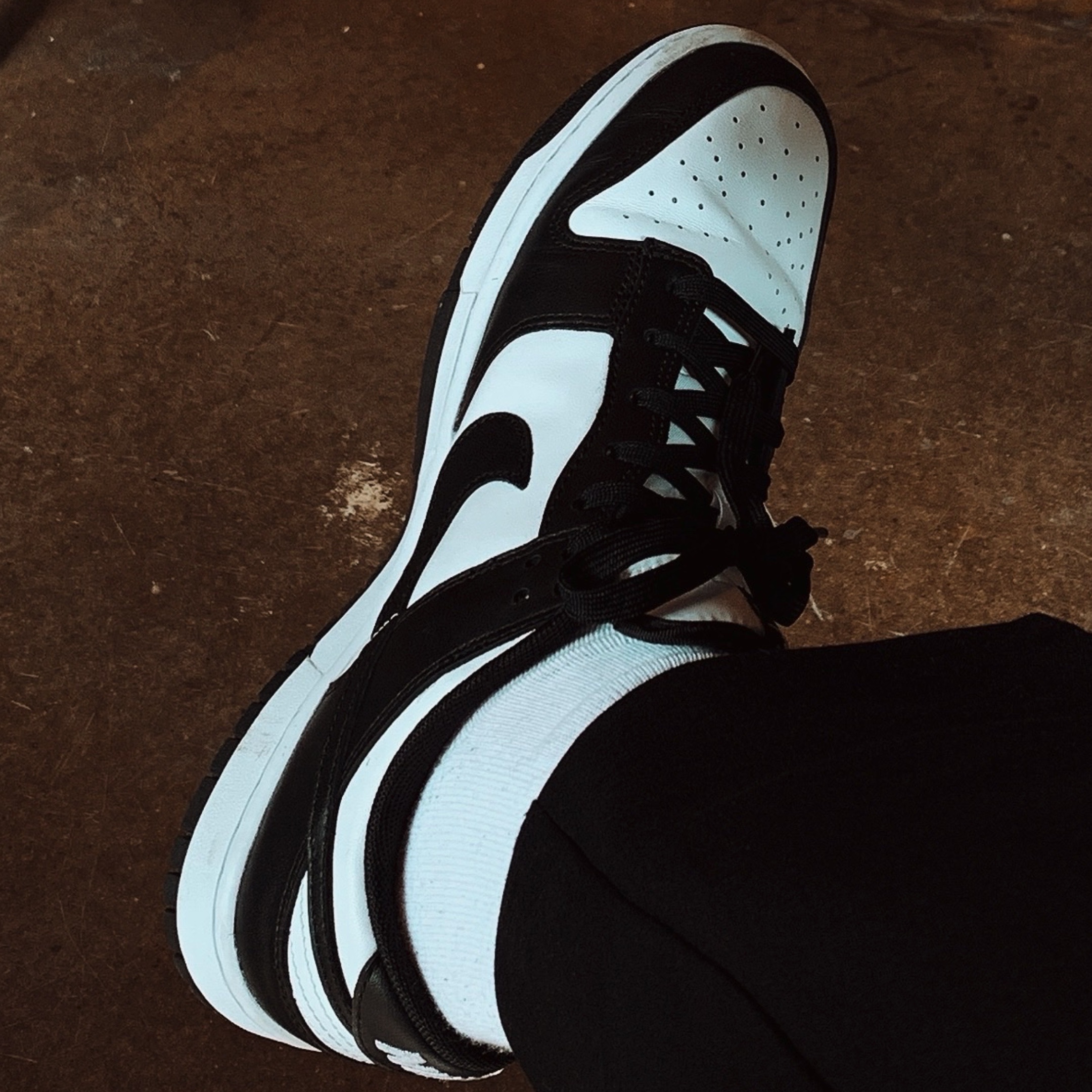 Nike Dunk Low Retro Black 착용 스타일 - 2