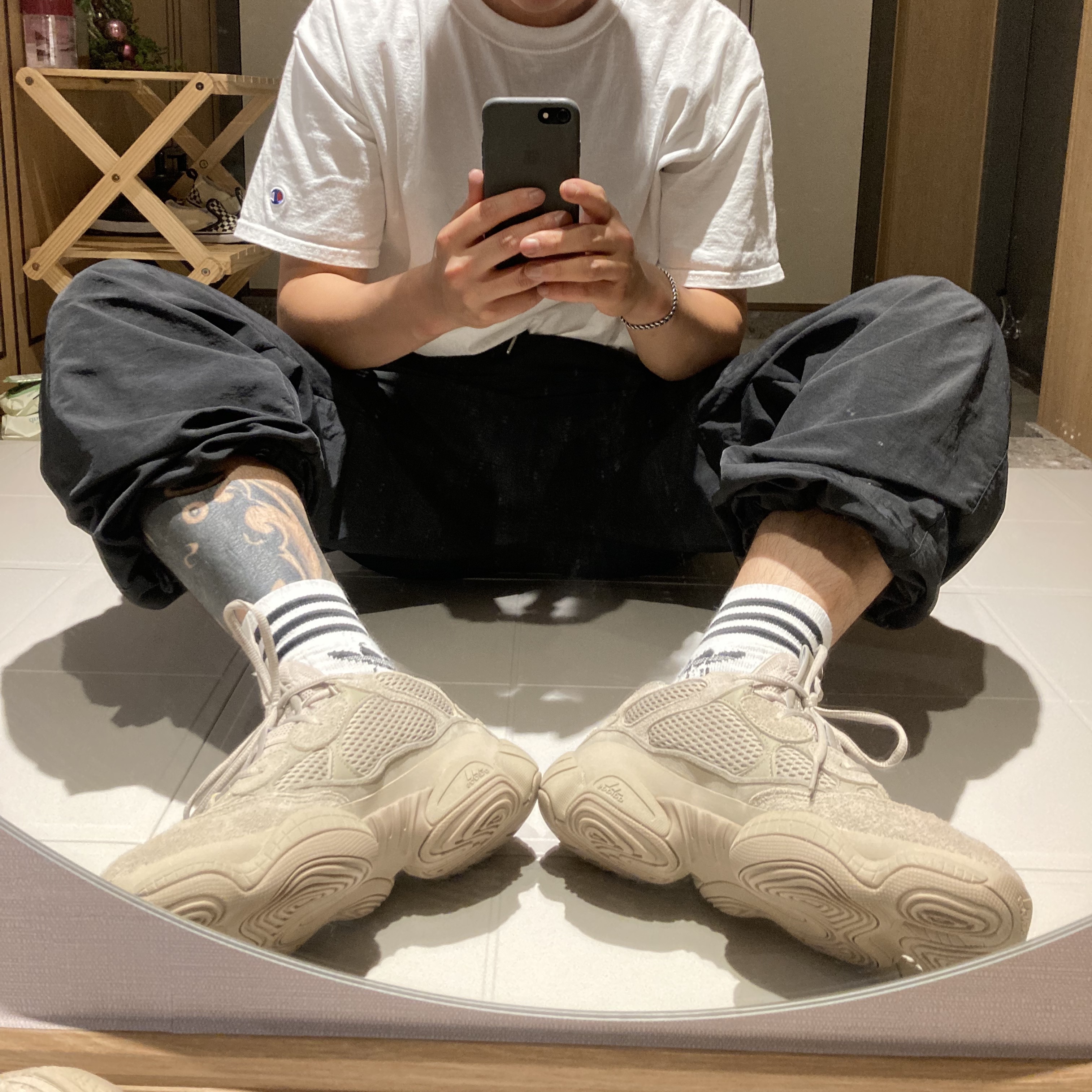 Adidas Yeezy 500 Taupe Light 착용 스타일 - 1