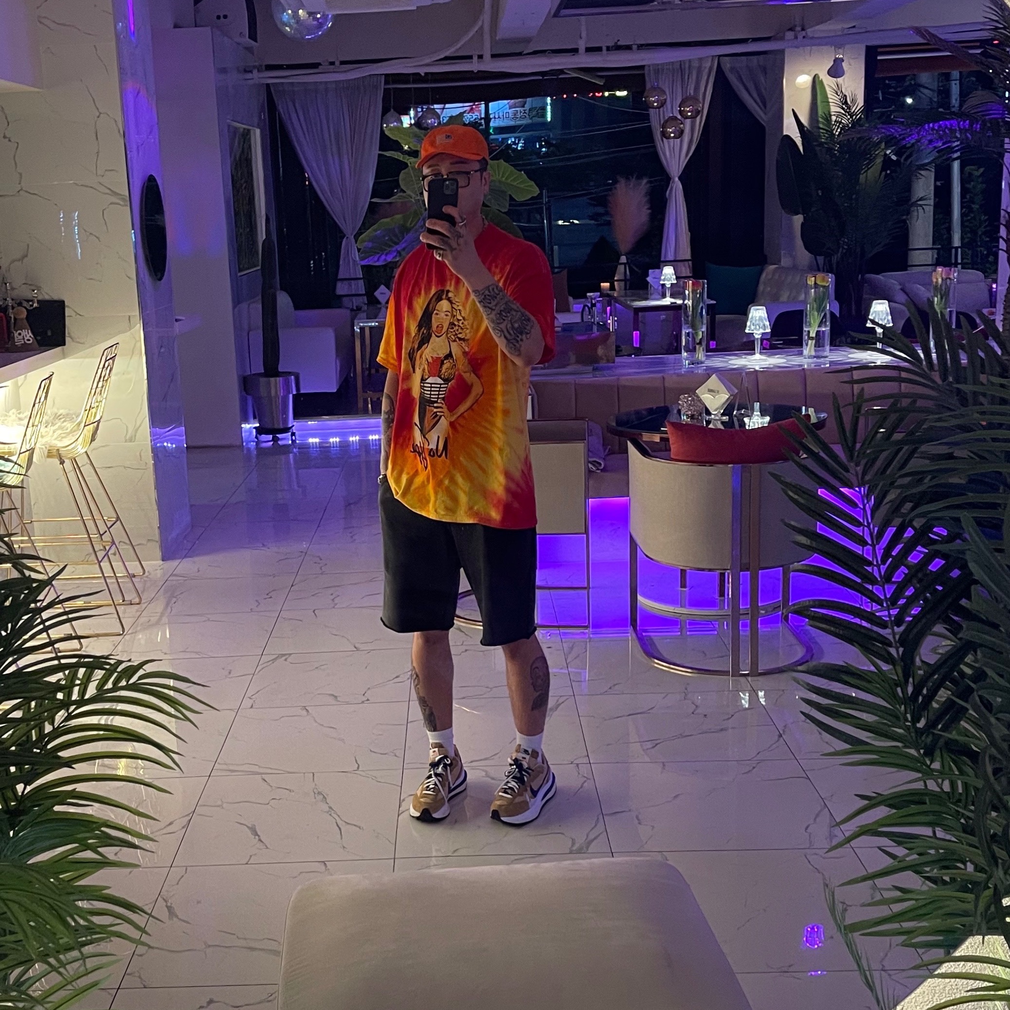 Nike x Sacai VaporWaffle Sesame and Blue Void 착용 스타일