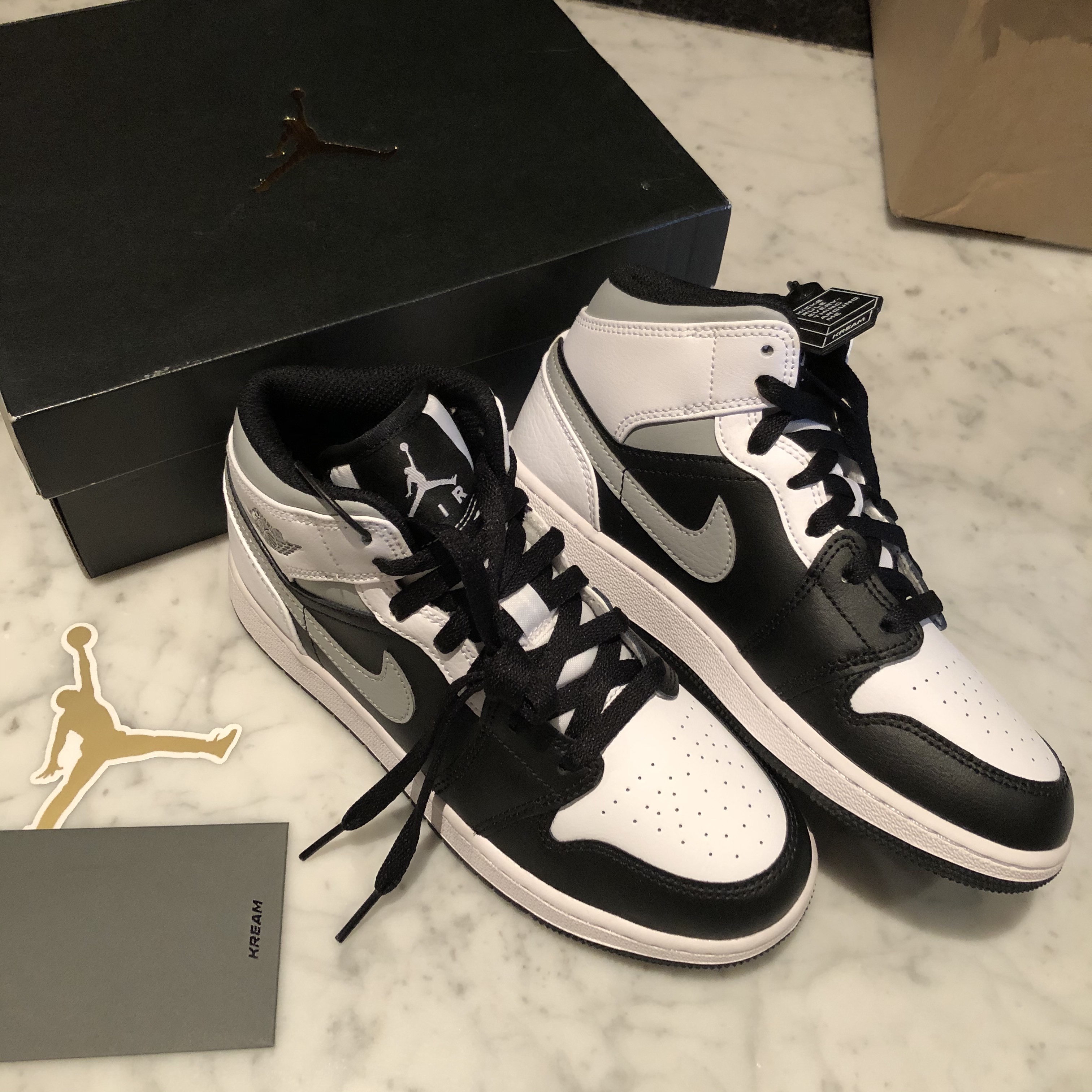 Jordan 1 Mid White Shadow, (GS) Jordan 1 Mid White Shadow 착용 스타일 - 2