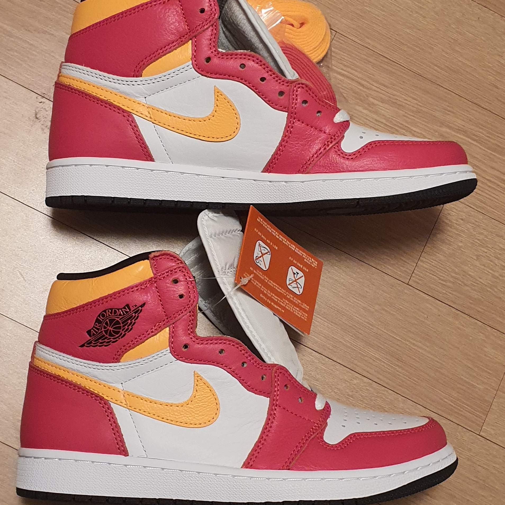 Jordan 1 Retro High OG Light Fusion Red 착용 스타일