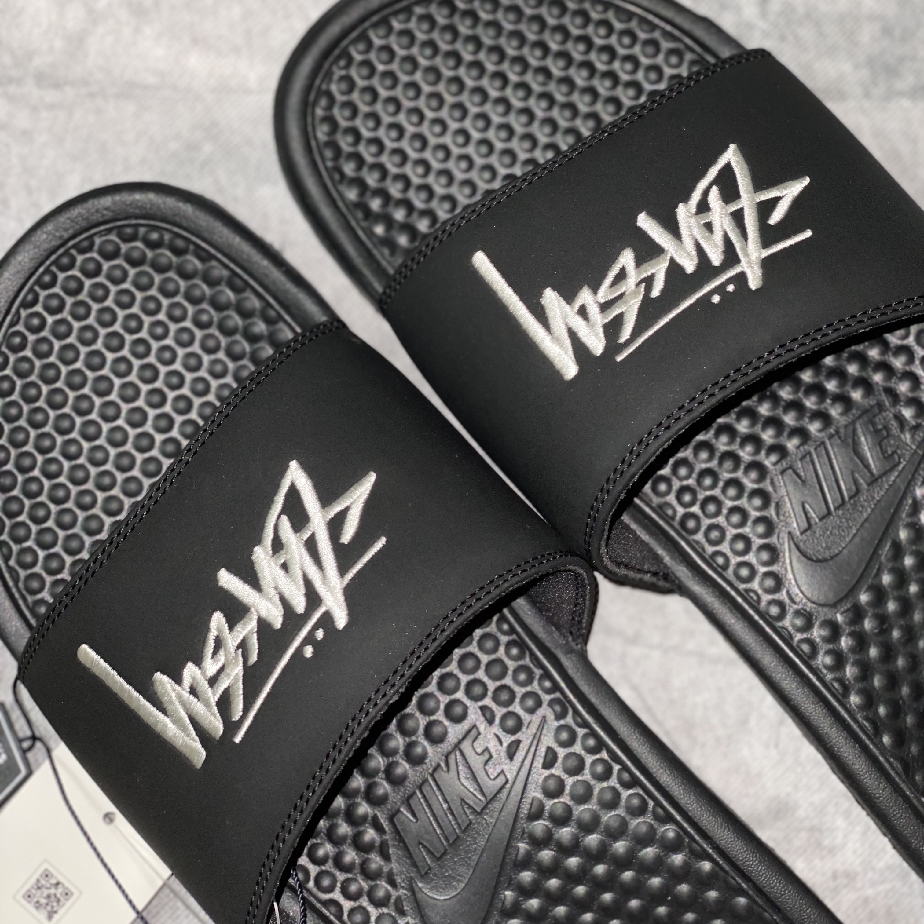 Nike x Stussy Benassi Slide Black 착용 스타일 - 1
