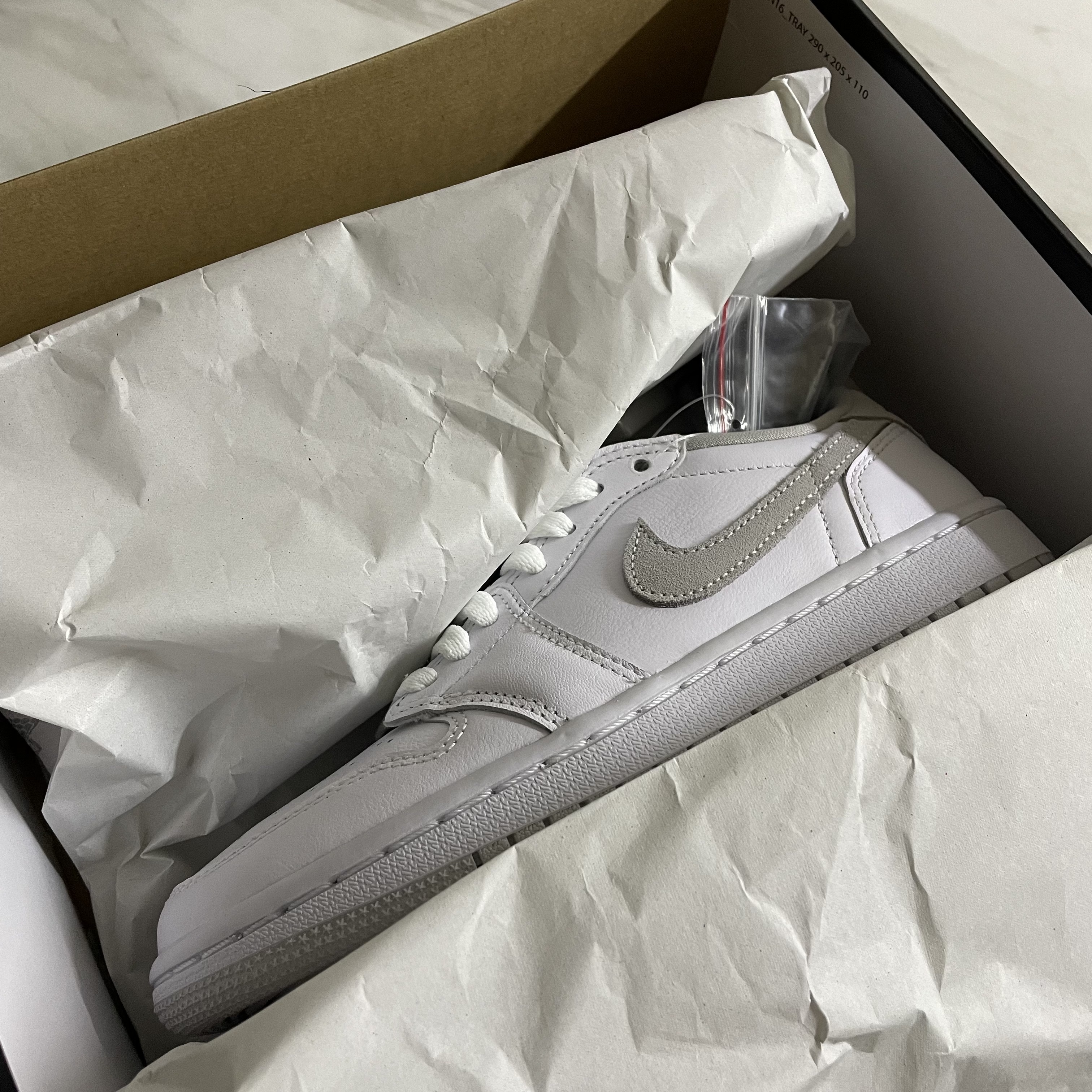 (W) Jordan 1 Low OG Neutral Grey 착용 스타일 - 2