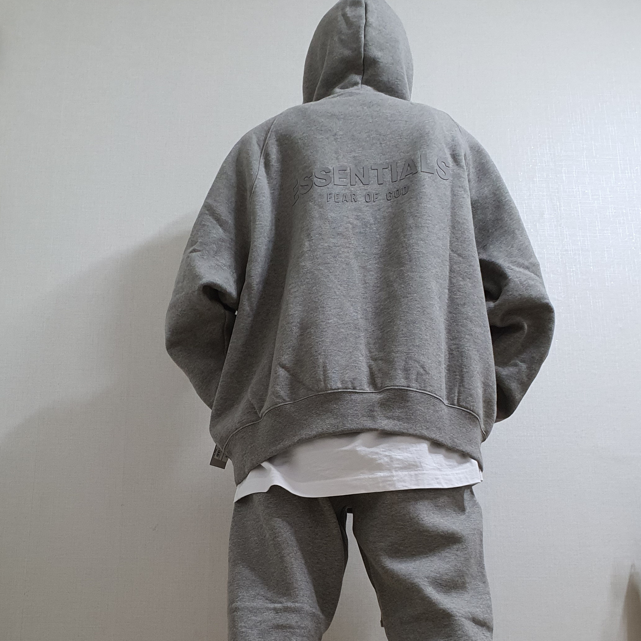 Essentials Pull-Over Hoodie Heather Oatmeal - 21SS, Essentials Sweatpants Heather Oatmeal - 21SS 착용 스타일 - 1