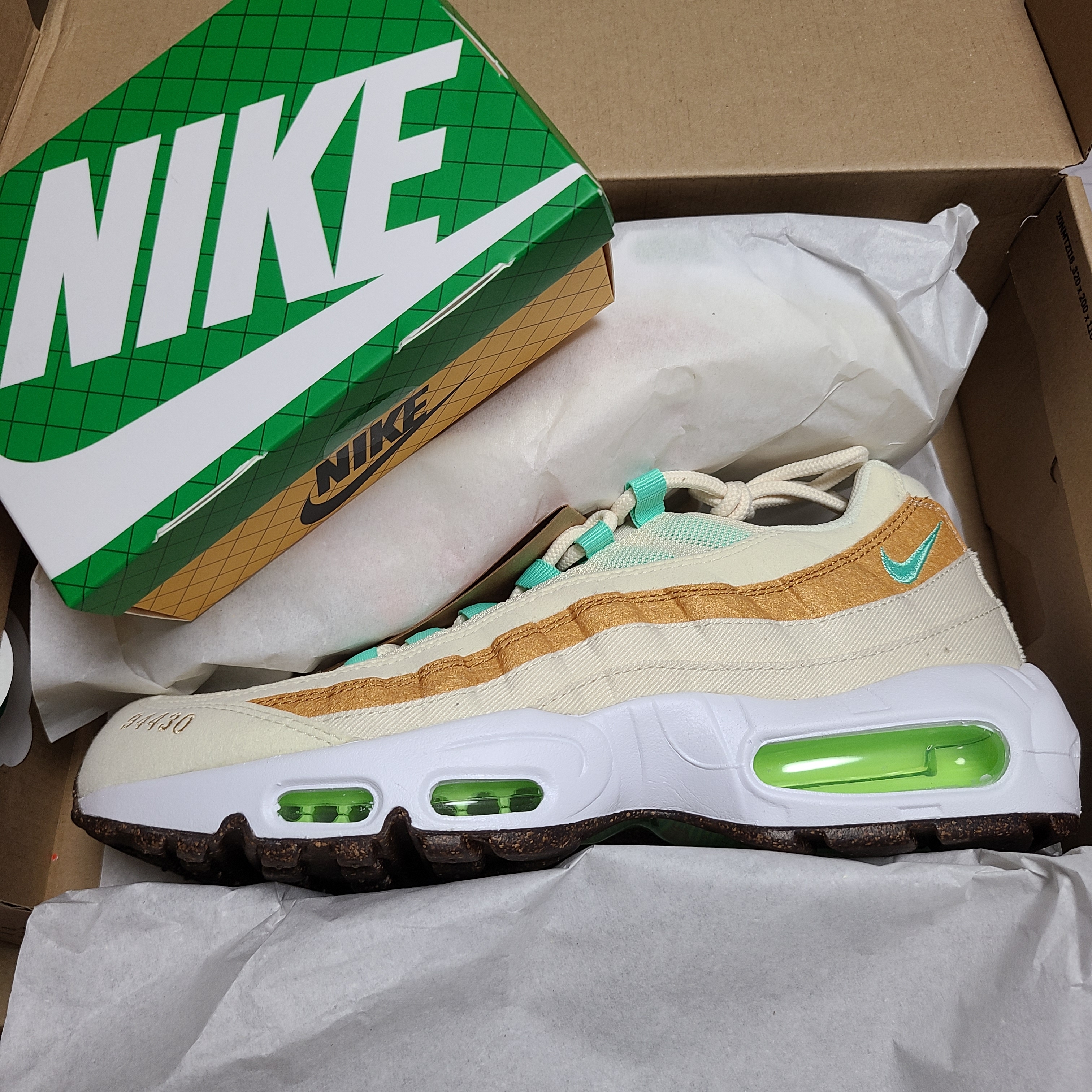Nike Air Max 95 NRG Pineapple 착용 스타일