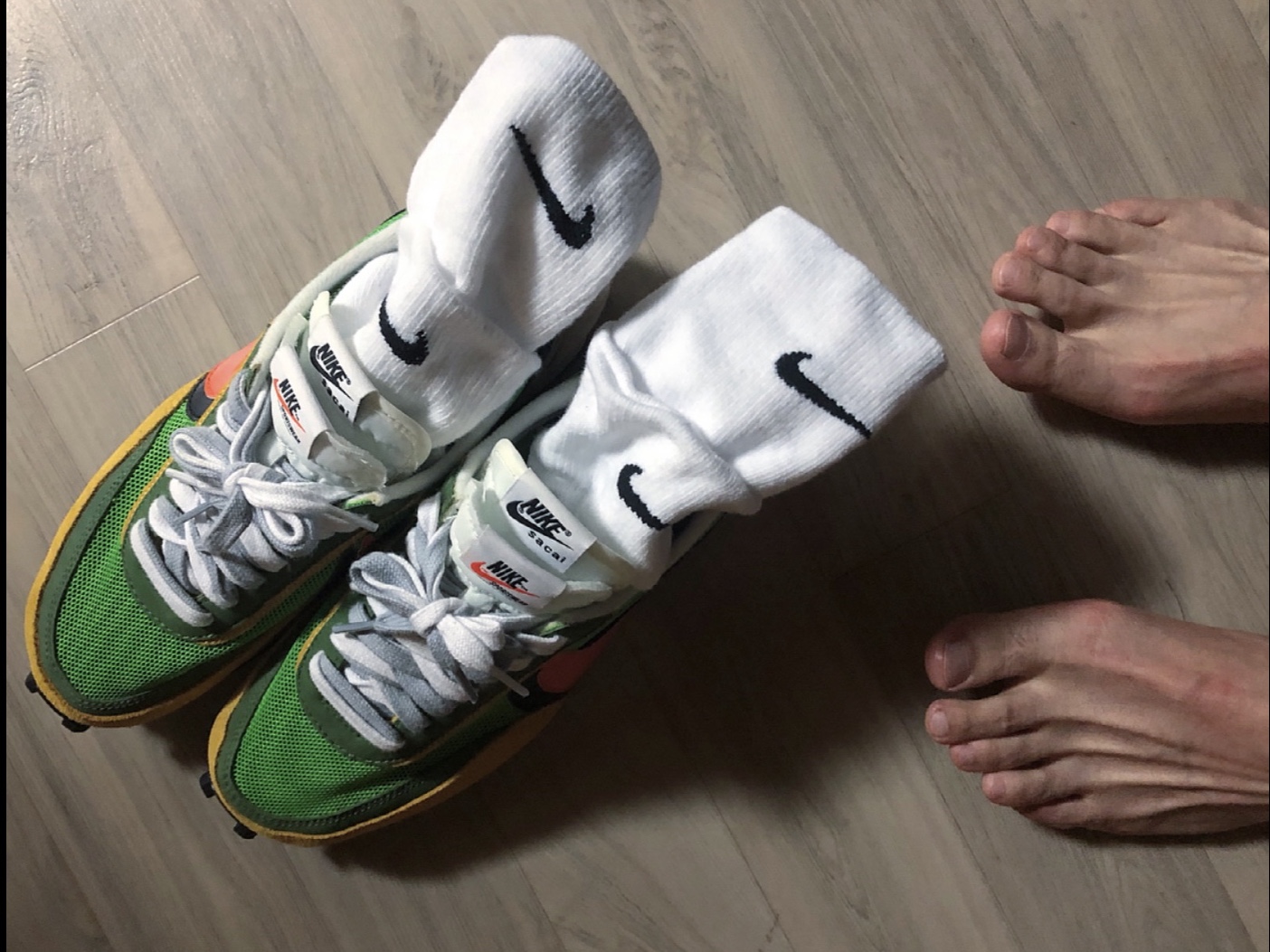 Nike x Sacai LDWaffle Green Multi, Nike x Matthew M Williams NRG Socks White 착용 스타일