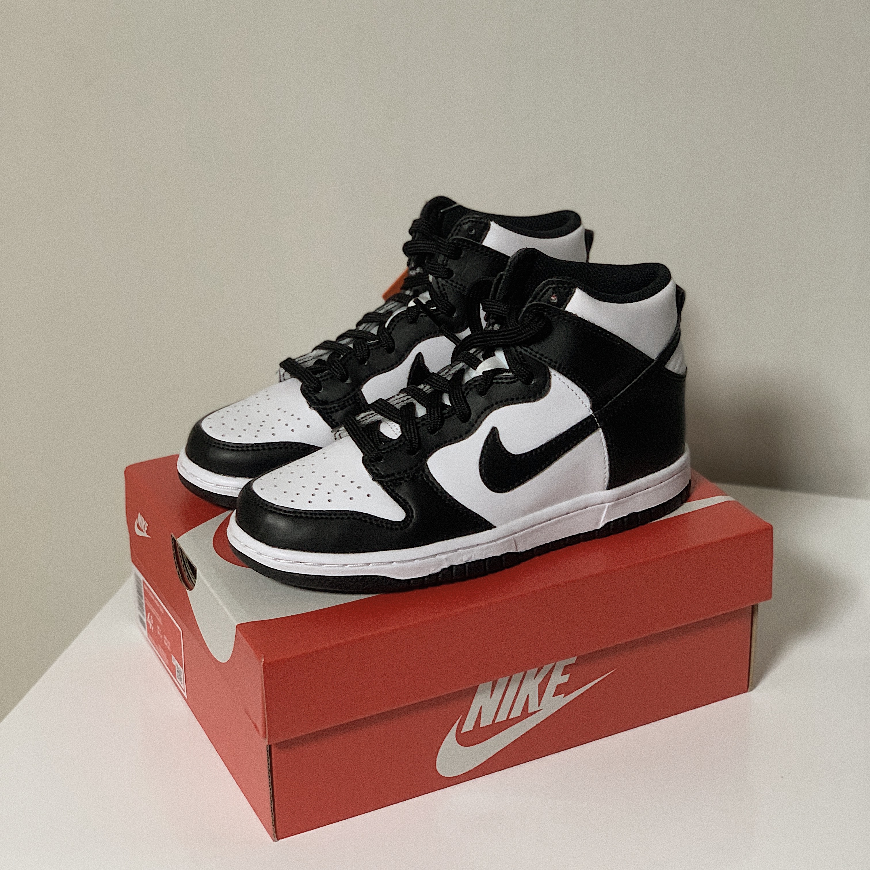 (GS) Nike Dunk High Black and White 착용 스타일