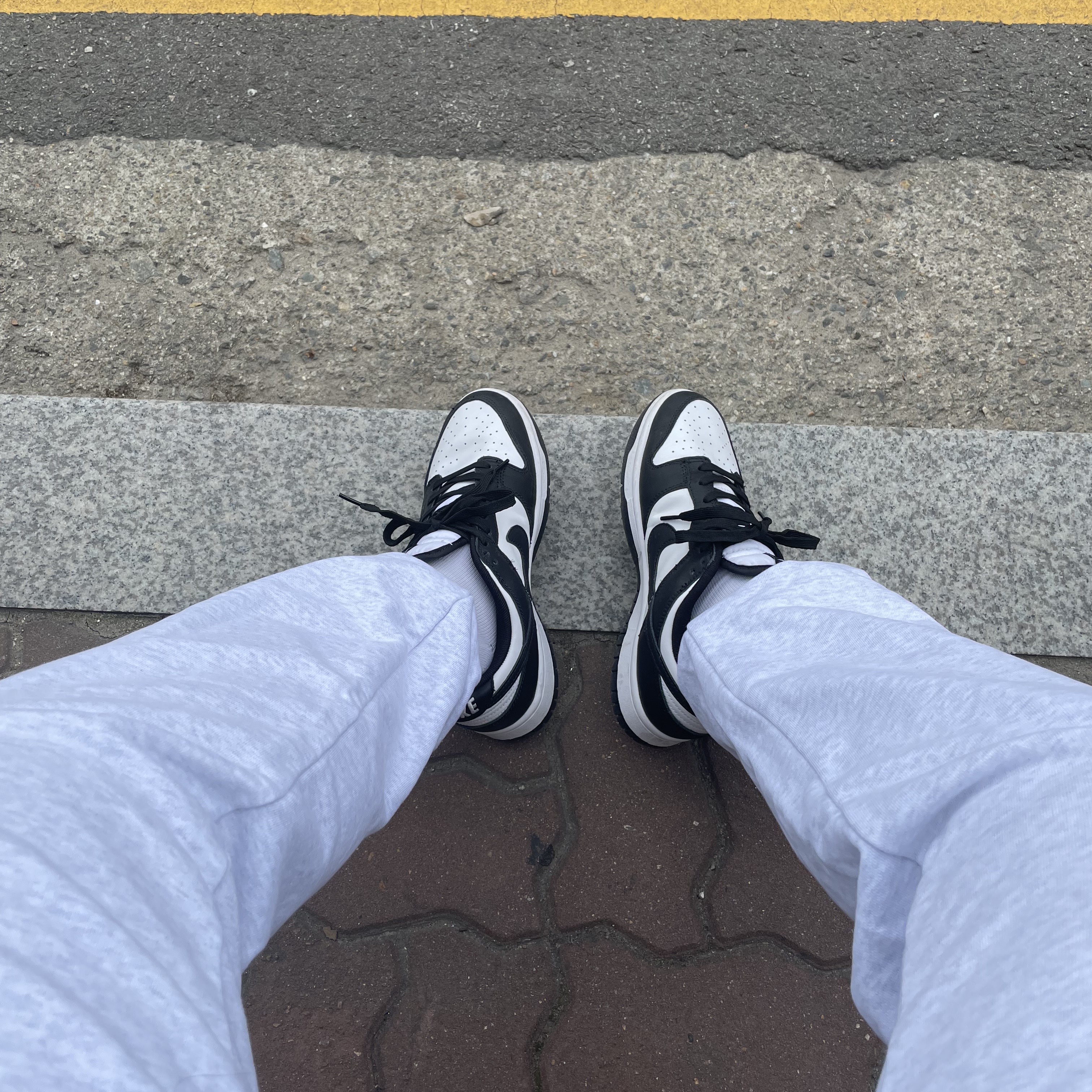 Nike Dunk Low Retro Black 착용 스타일