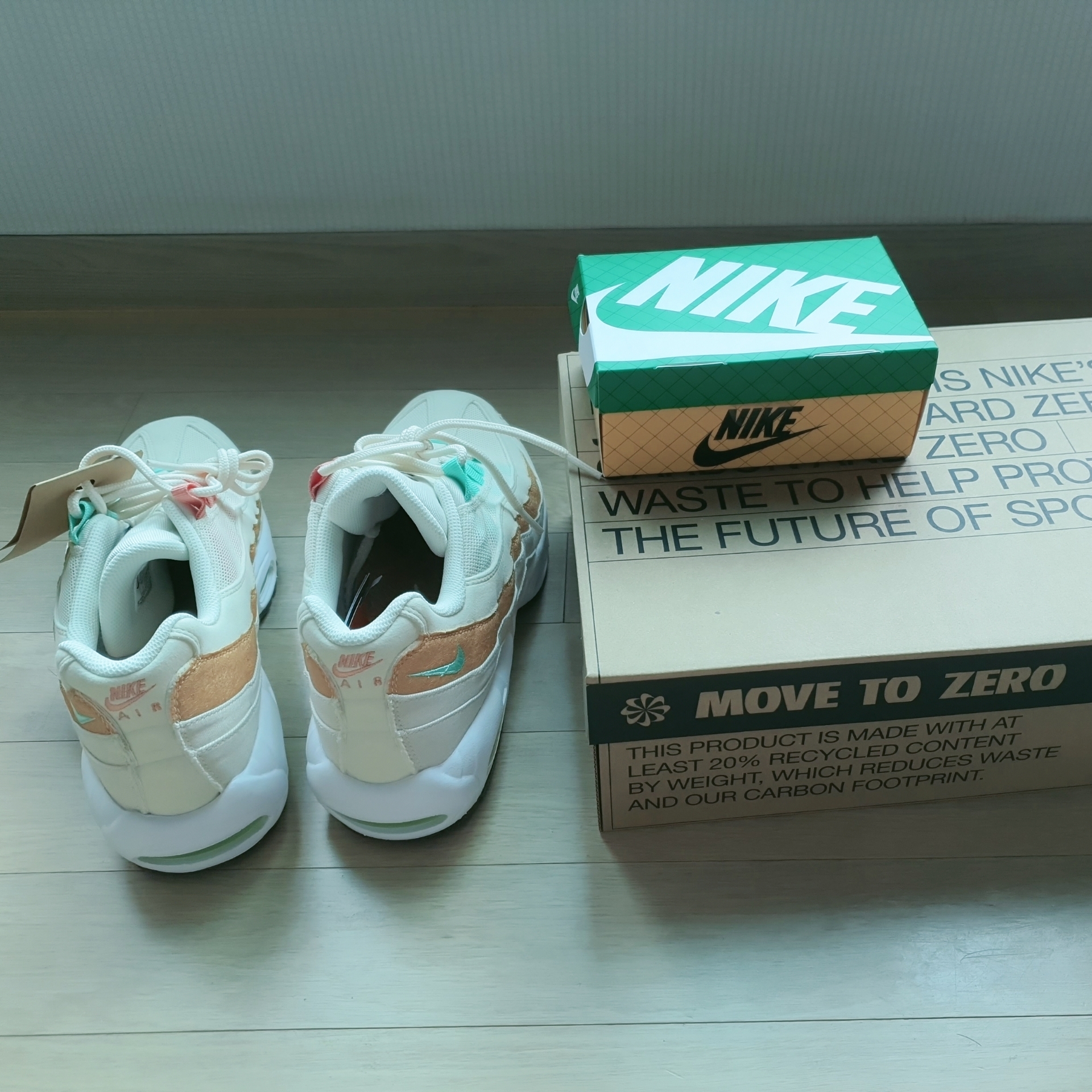 Nike Air Max 95 NRG Pineapple 착용 스타일 - 3