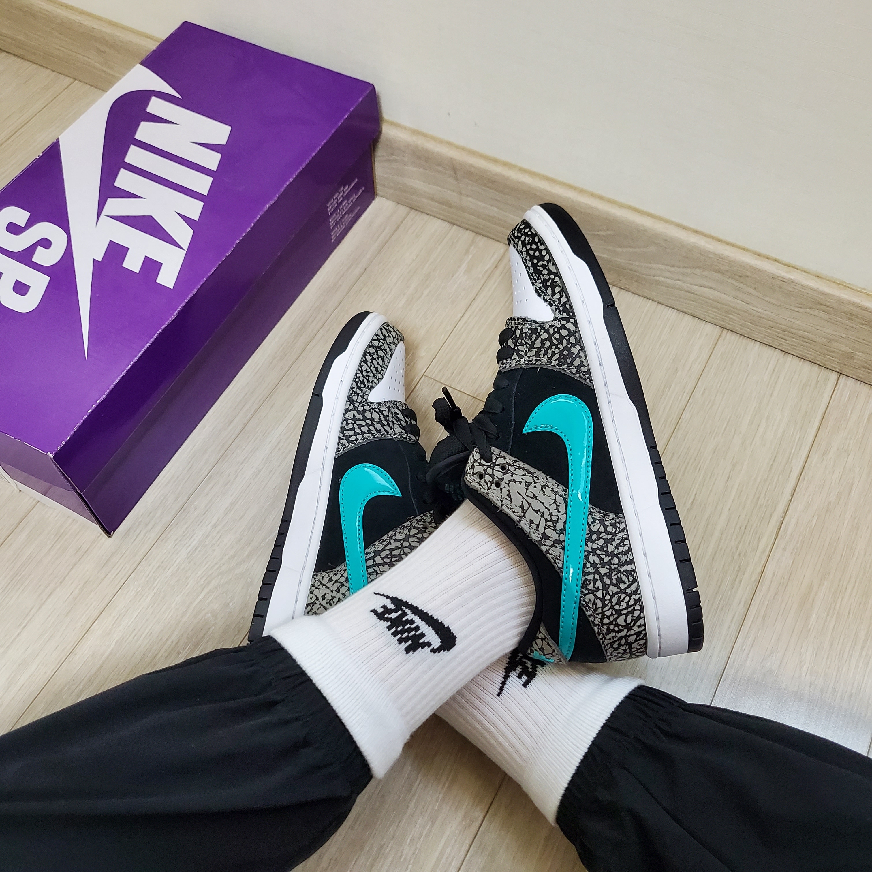Nike SB Dunk Low Pro Clear Jade 착용 스타일