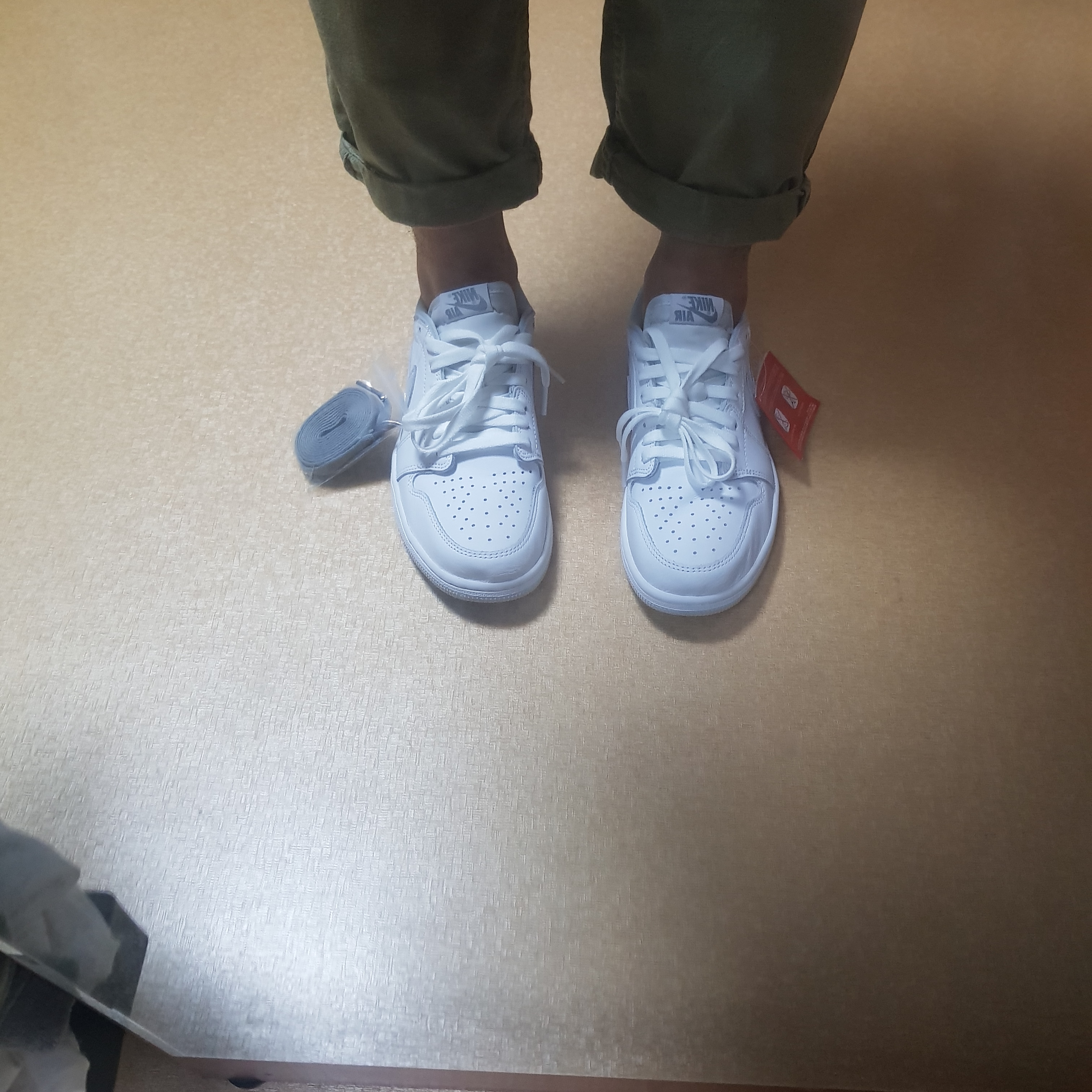 Jordan 1 Low OG Neutral Grey 착용 스타일 - 2