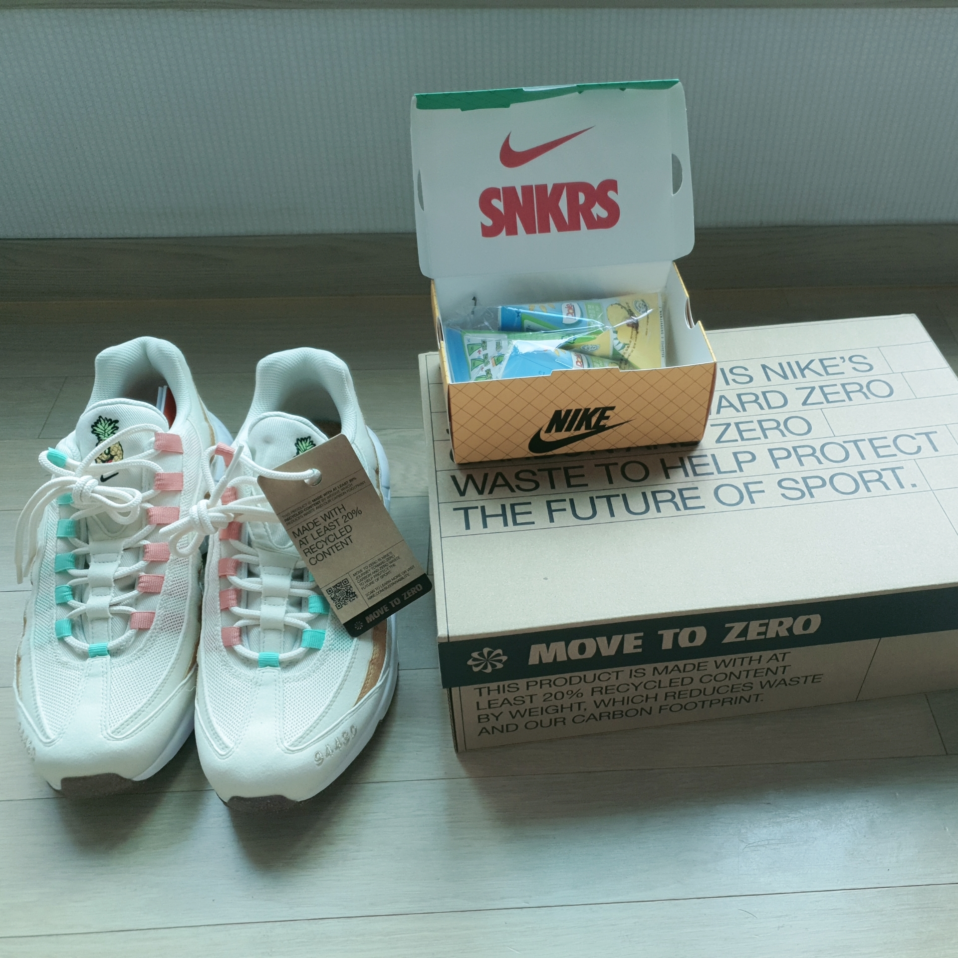 Nike Air Max 95 NRG Pineapple 착용 스타일 - 2