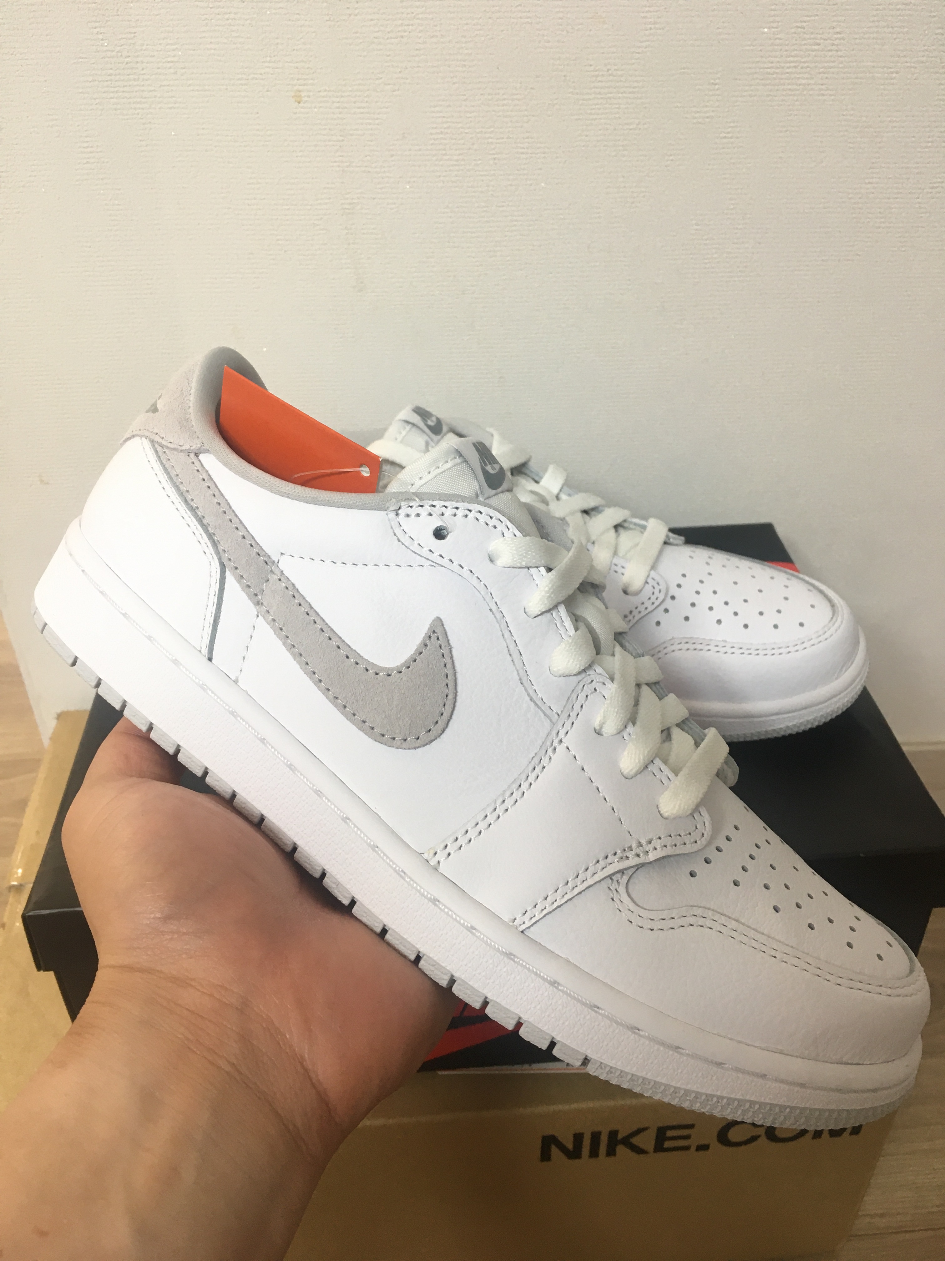 Jordan 1 Low OG Neutral Grey, (W) Jordan 1 Low OG Neutral Grey 착용 스타일 - 1