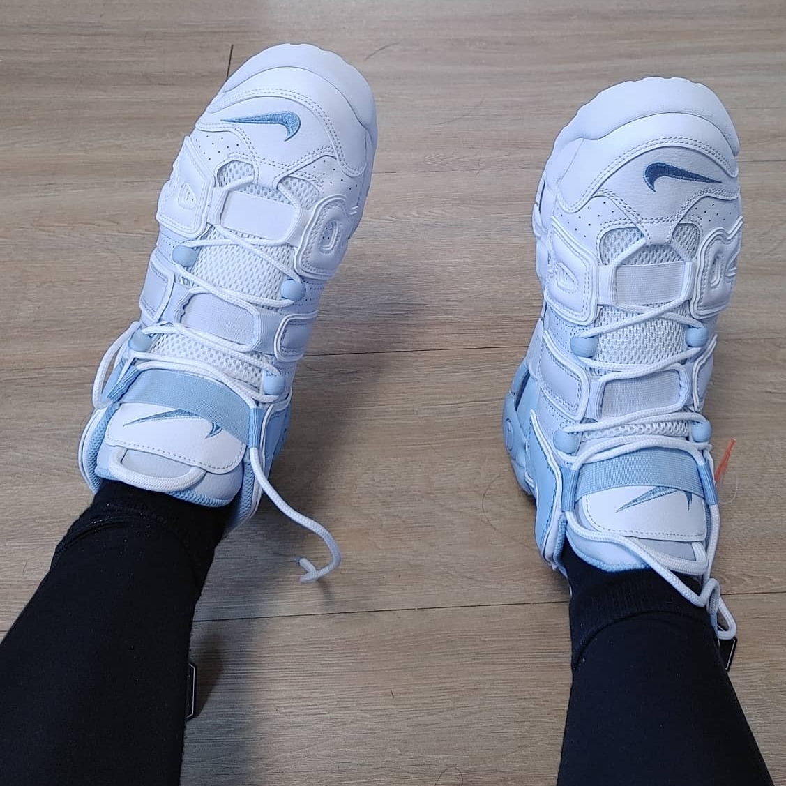 Nike Air More Uptempo Psychic Blue 착용 스타일 - 5