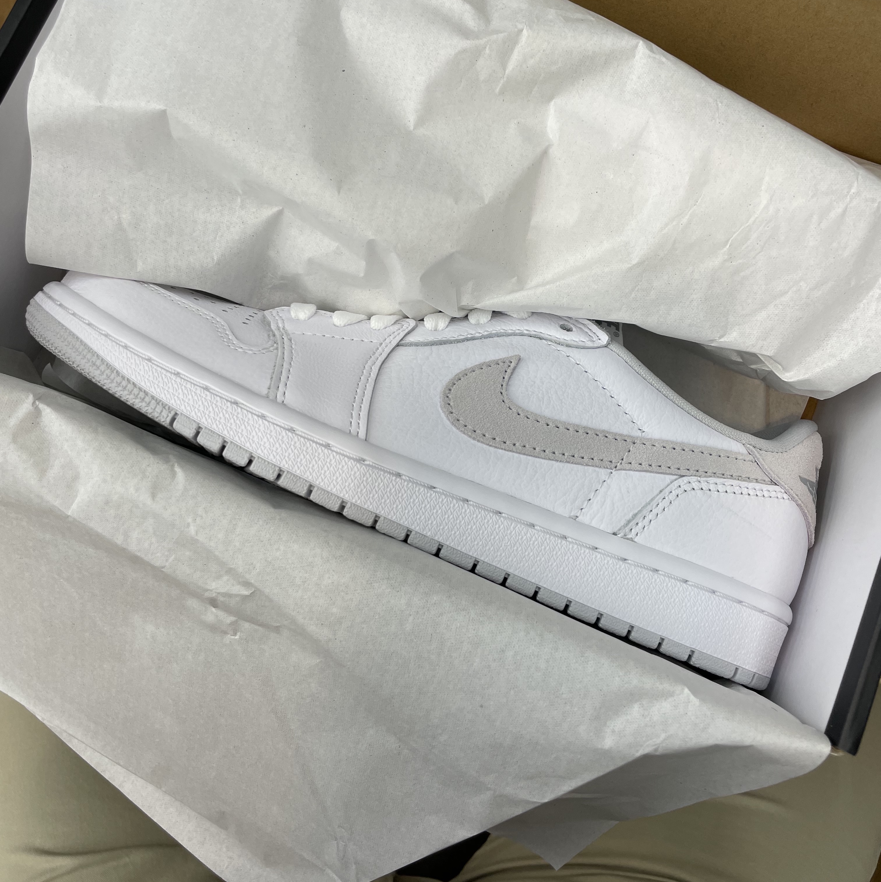 Jordan 1 Low OG Neutral Grey 착용 스타일 - 1