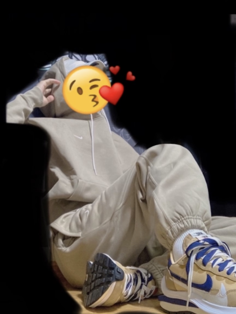 Nike x Sacai VaporWaffle Sesame and Blue Void, Nike NRG Solo Swoosh Fleece Hoodie Khaki - Asia 착용 스타일 - 3