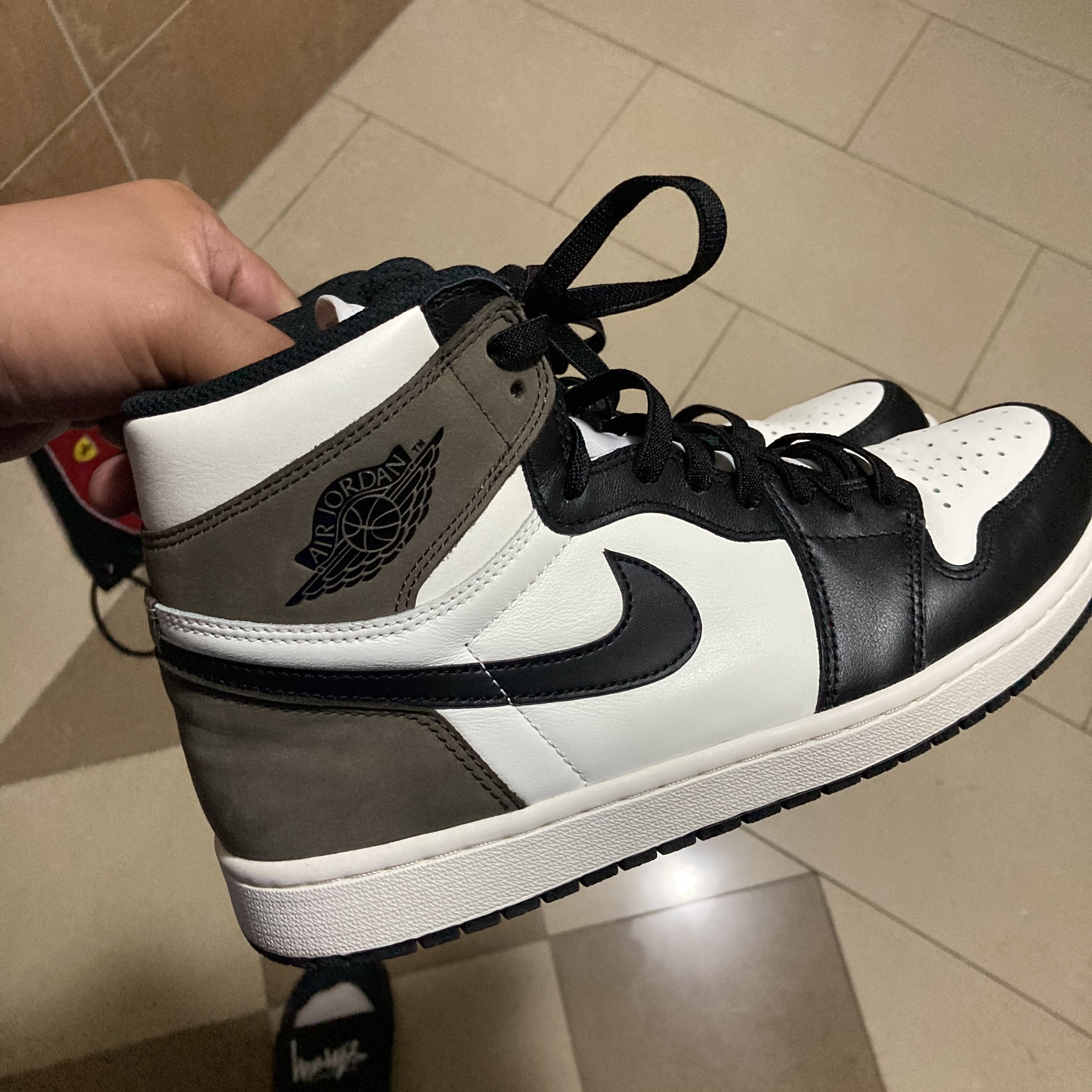 Jordan 1 Retro High OG Black Mocha 착용 스타일 - 1